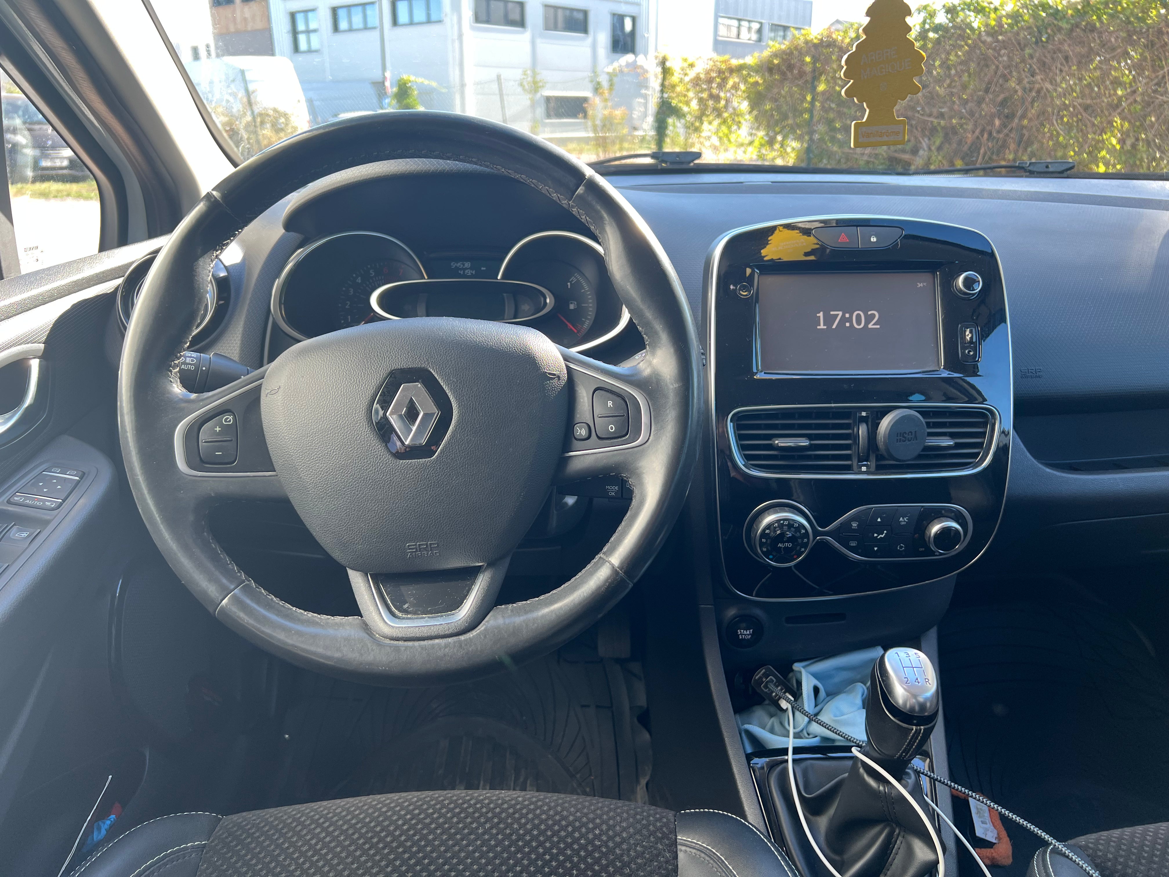 RENAULT Clio 0.9 TCE 90 ENERGY INTENS RENAULT Clio 0.9 TCE 90 ENERGY INTENS