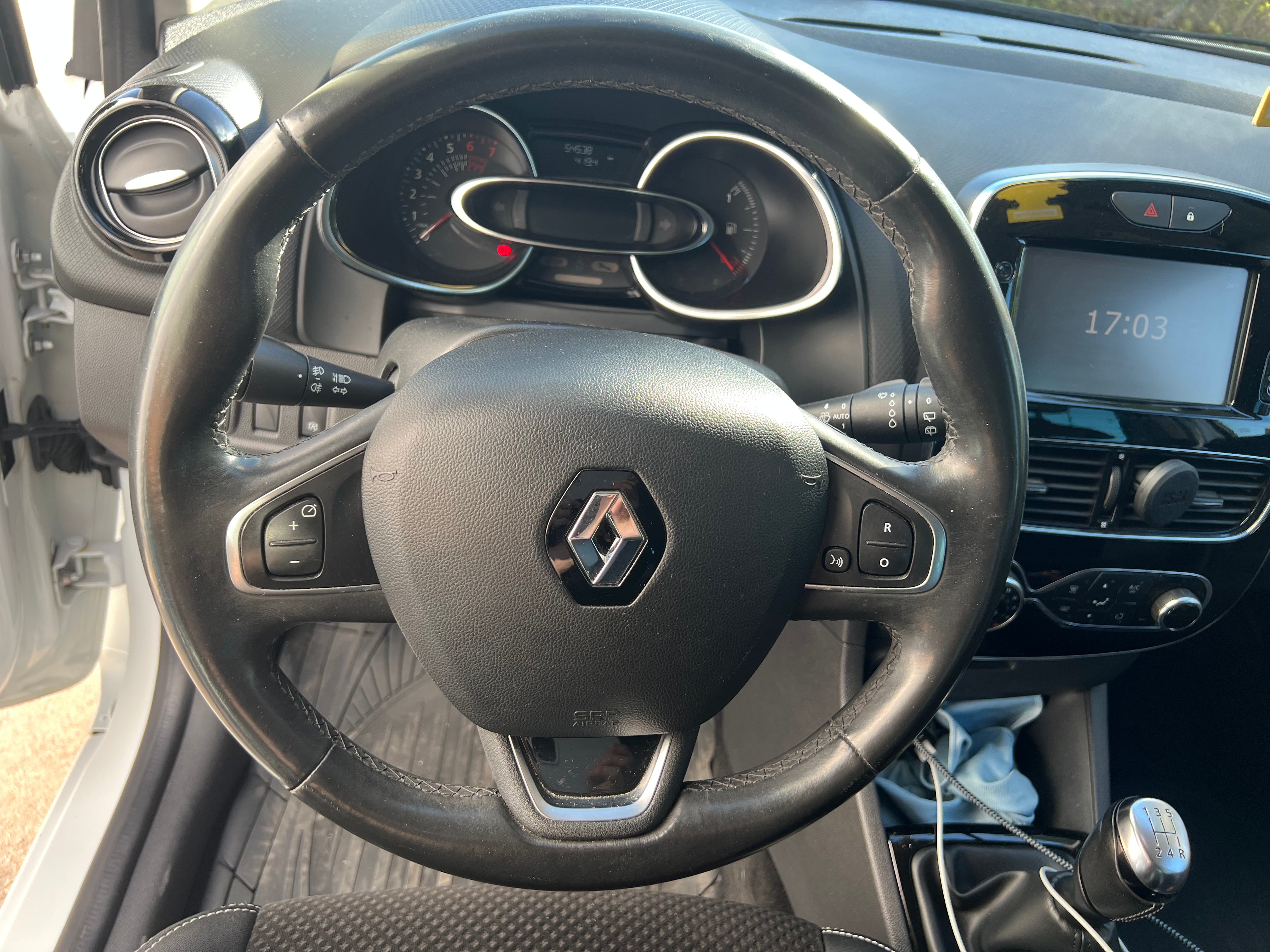RENAULT Clio 0.9 TCE 90 ENERGY INTENS RENAULT Clio 0.9 TCE 90 ENERGY INTENS