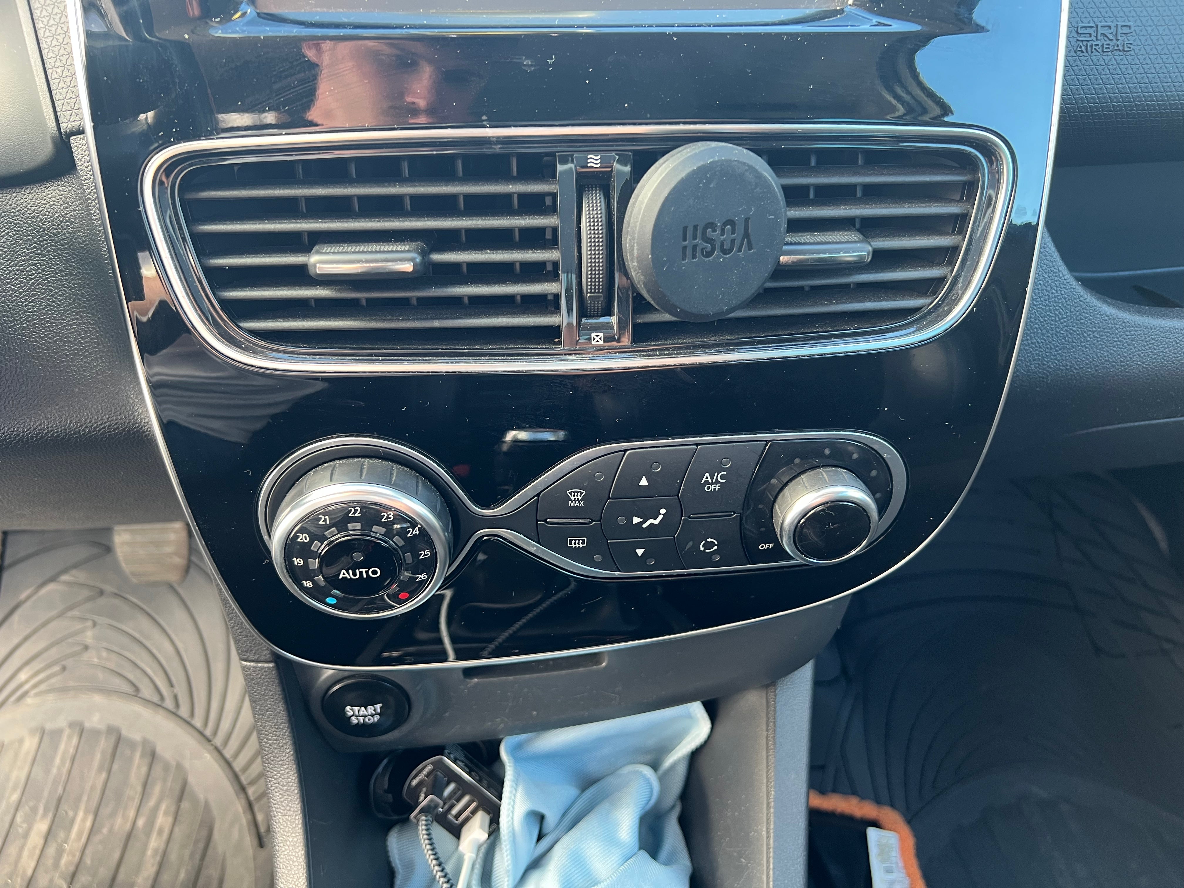 RENAULT Clio 0.9 TCE 90 ENERGY INTENS RENAULT Clio 0.9 TCE 90 ENERGY INTENS