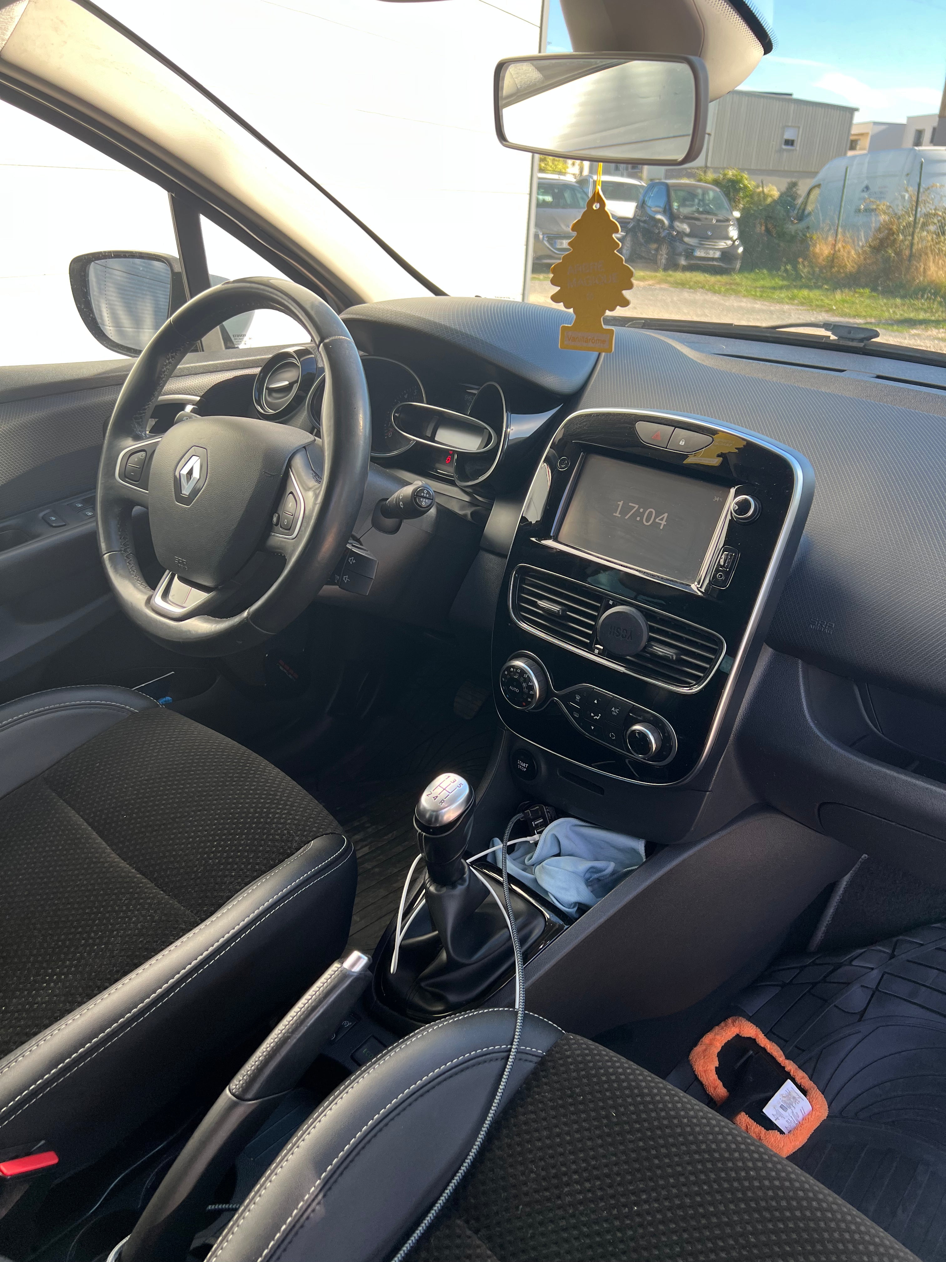 RENAULT Clio 0.9 TCE 90 ENERGY INTENS RENAULT Clio 0.9 TCE 90 ENERGY INTENS