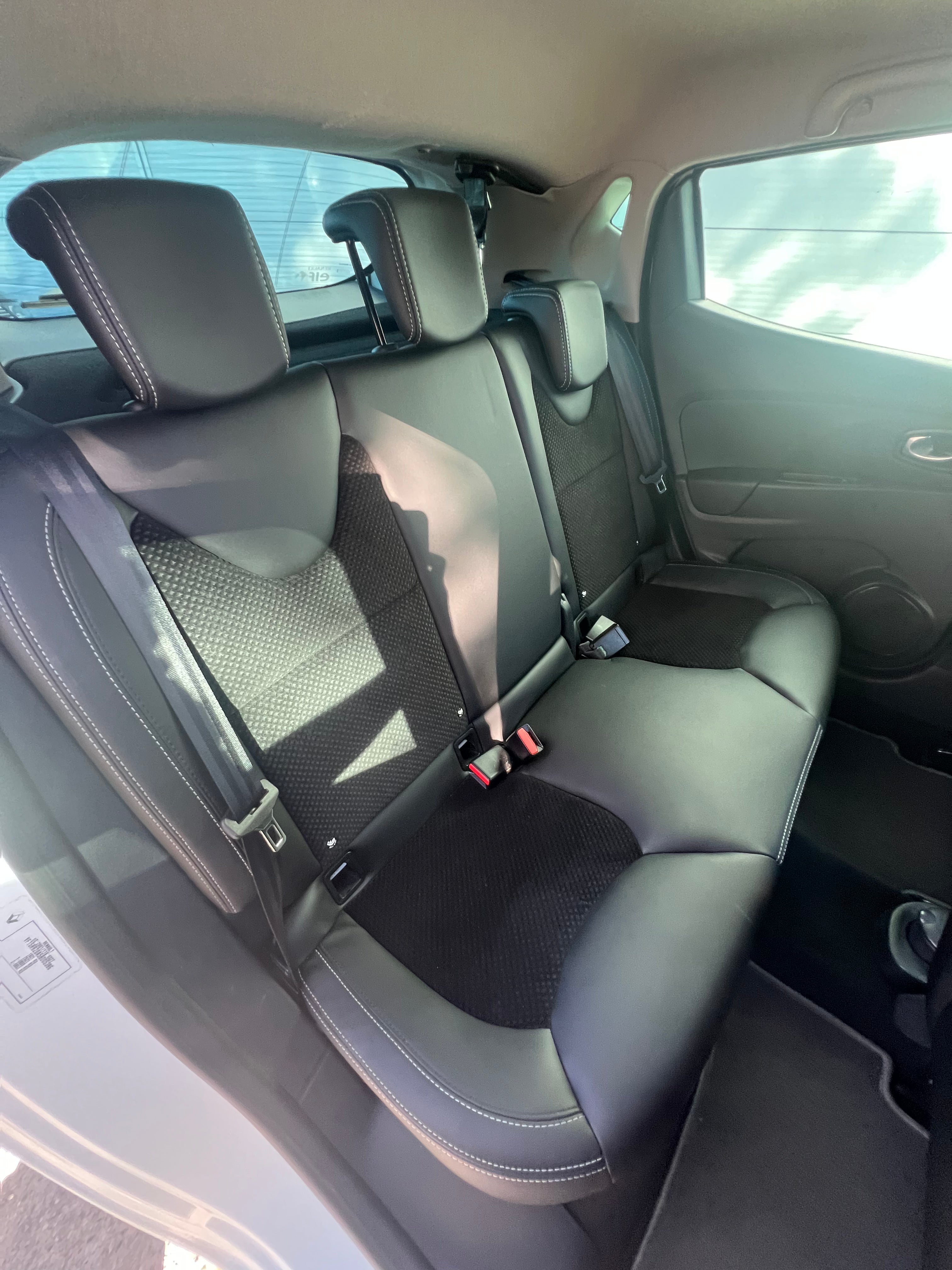 RENAULT Clio 0.9 TCE 90 ENERGY INTENS RENAULT Clio 0.9 TCE 90 ENERGY INTENS