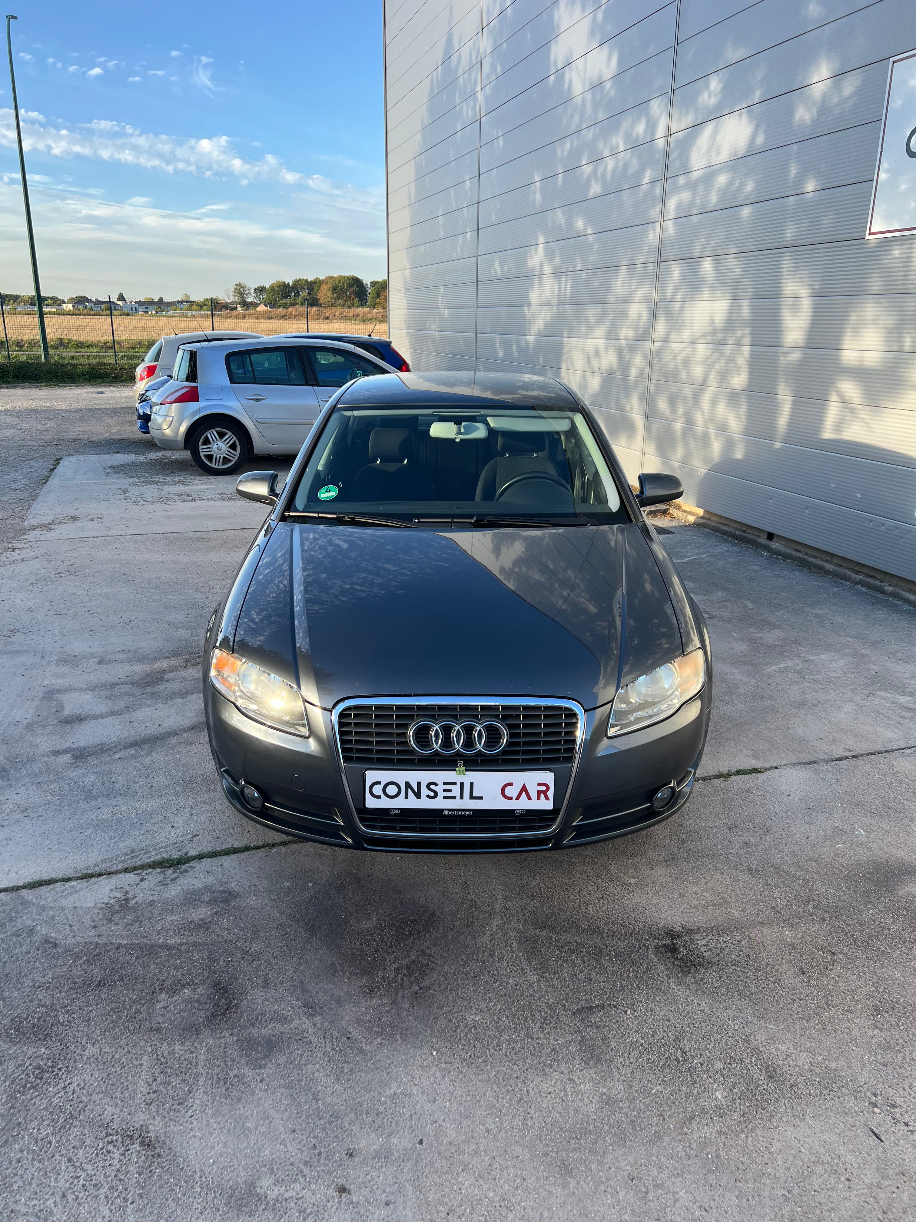 Audi A4 2.0 atmosphérique 130 ch Audi A4 2.0 atmosphérique 130 ch
