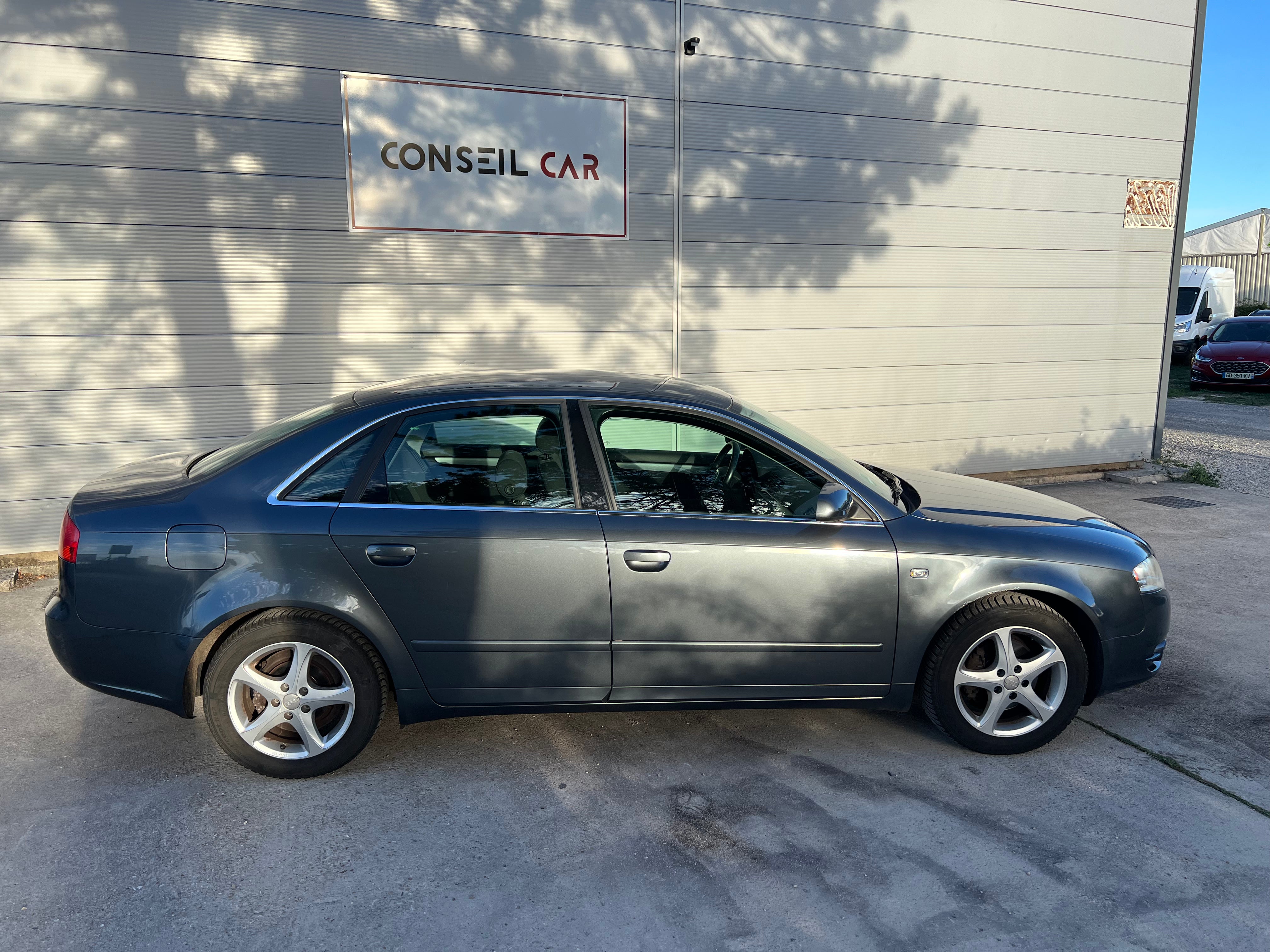 Audi A4 2.0 atmosphérique 130 ch Audi A4 2.0 atmosphérique 130 ch