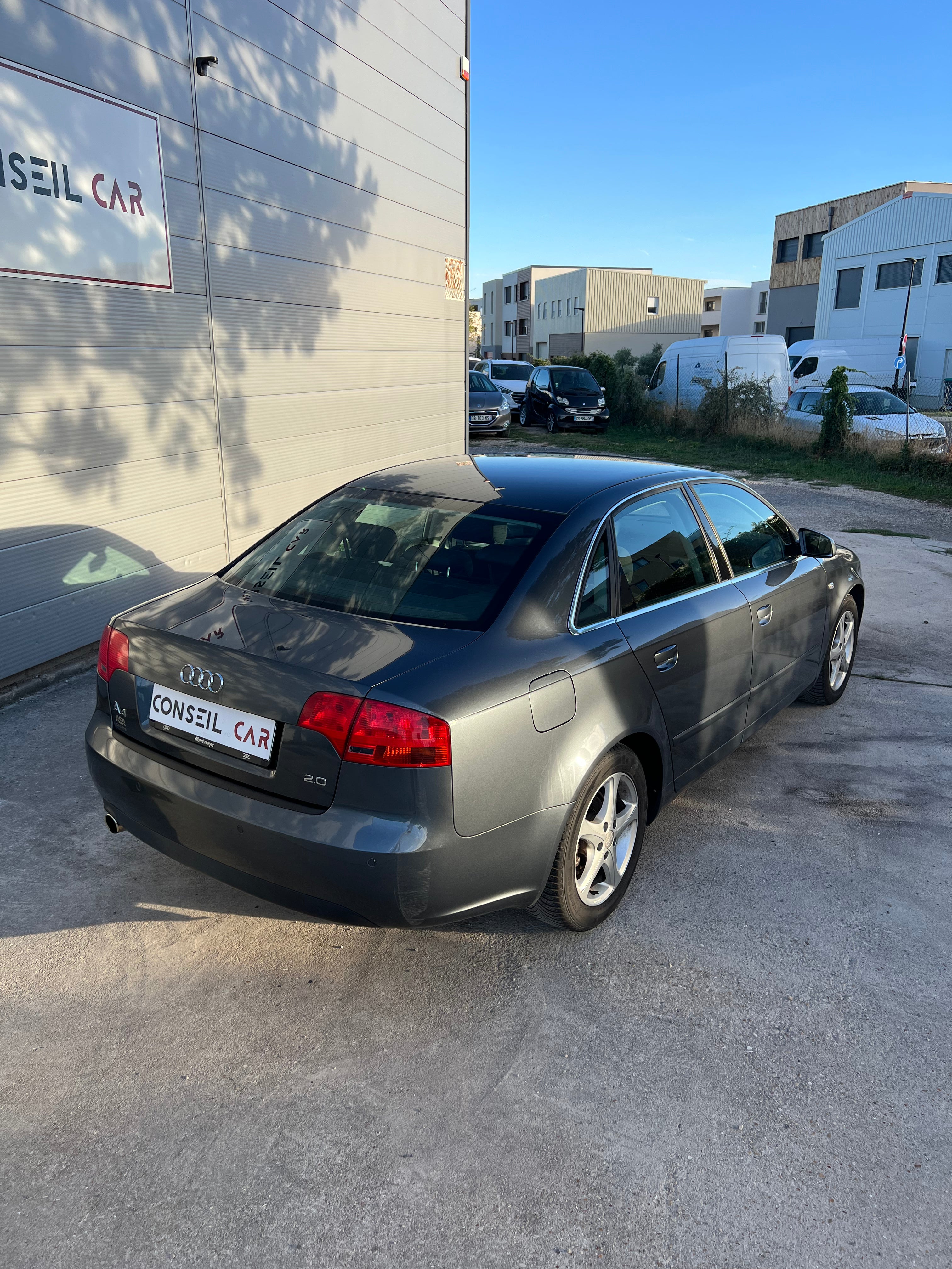 Audi A4 2.0 atmosphérique 130 ch Audi A4 2.0 atmosphérique 130 ch
