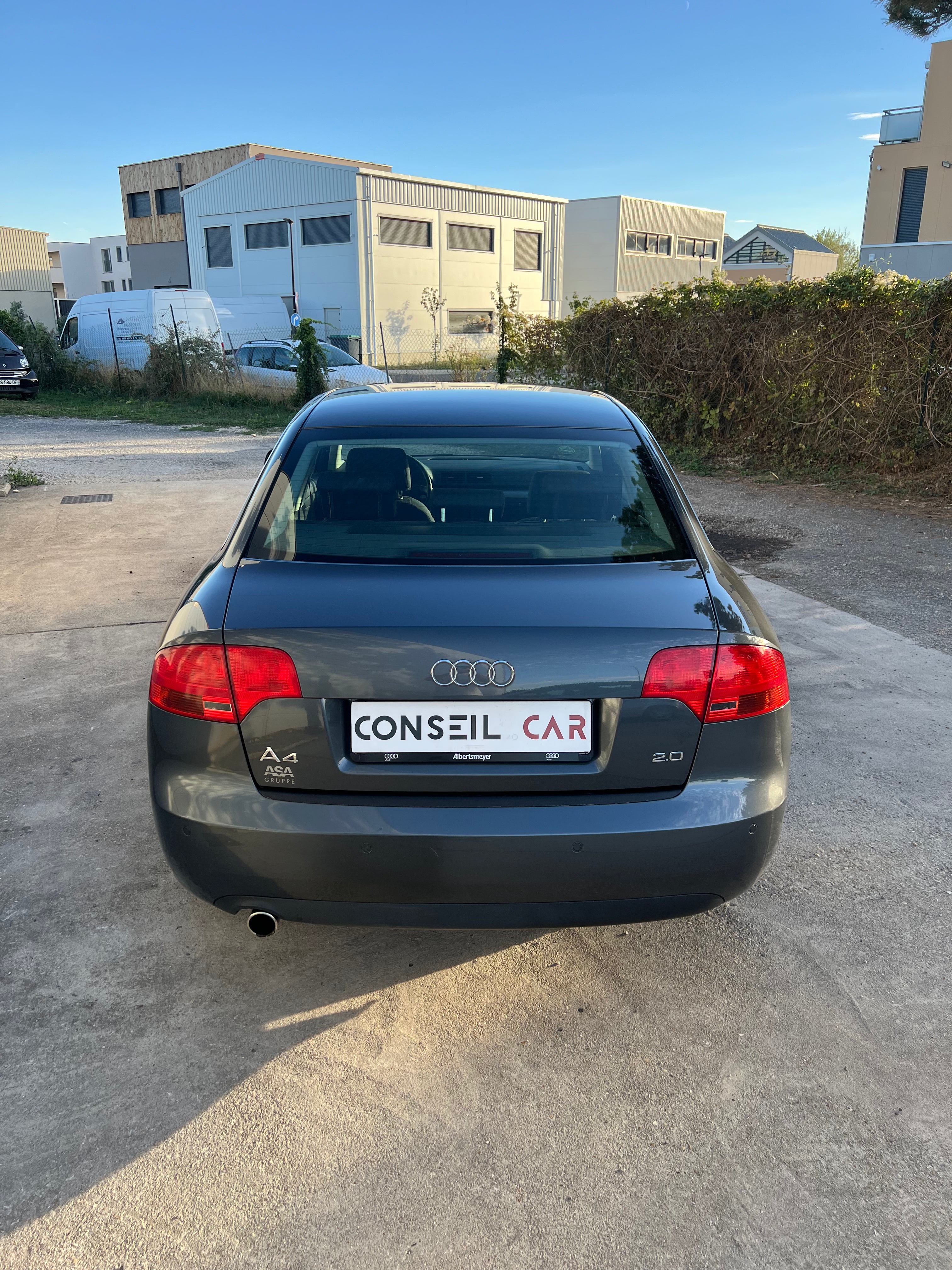 Audi A4 2.0 atmosphérique 130 ch Audi A4 2.0 atmosphérique 130 ch