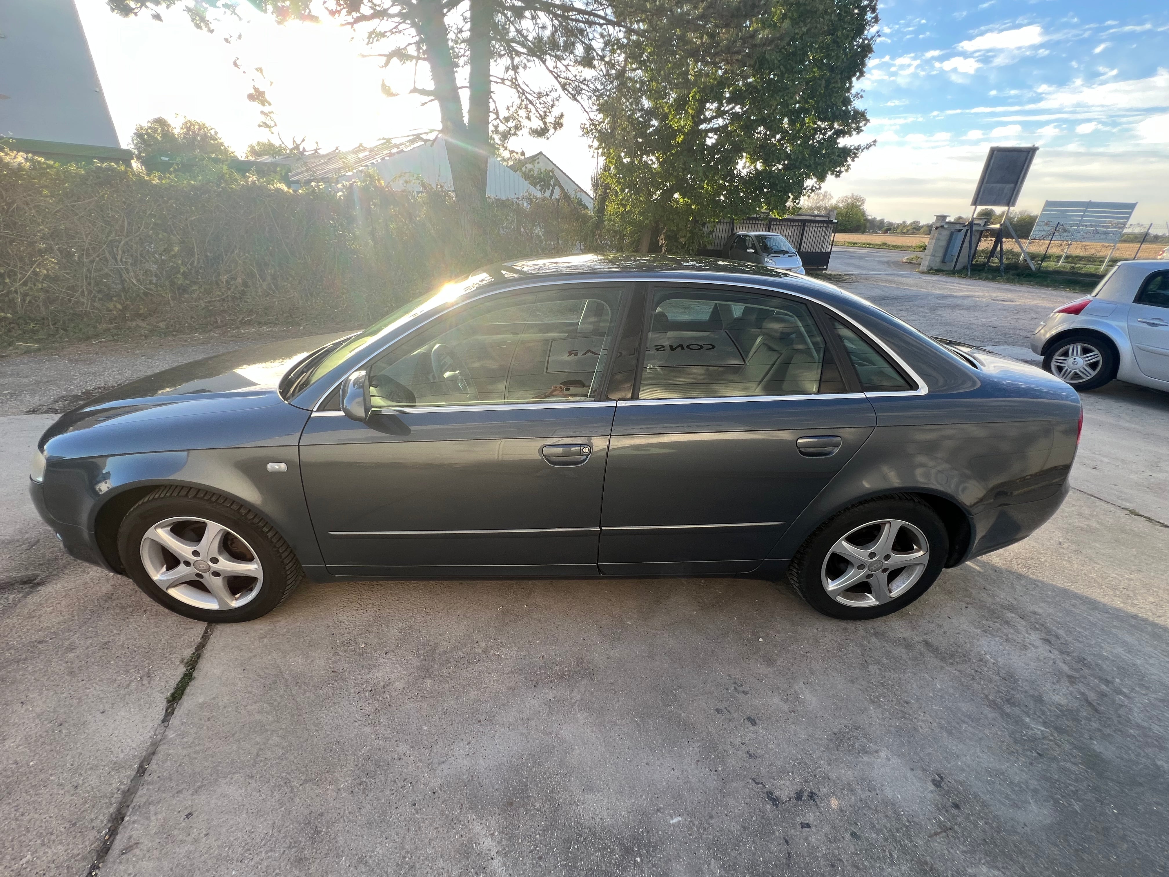 Audi A4 2.0 atmosphérique 130 ch Audi A4 2.0 atmosphérique 130 ch