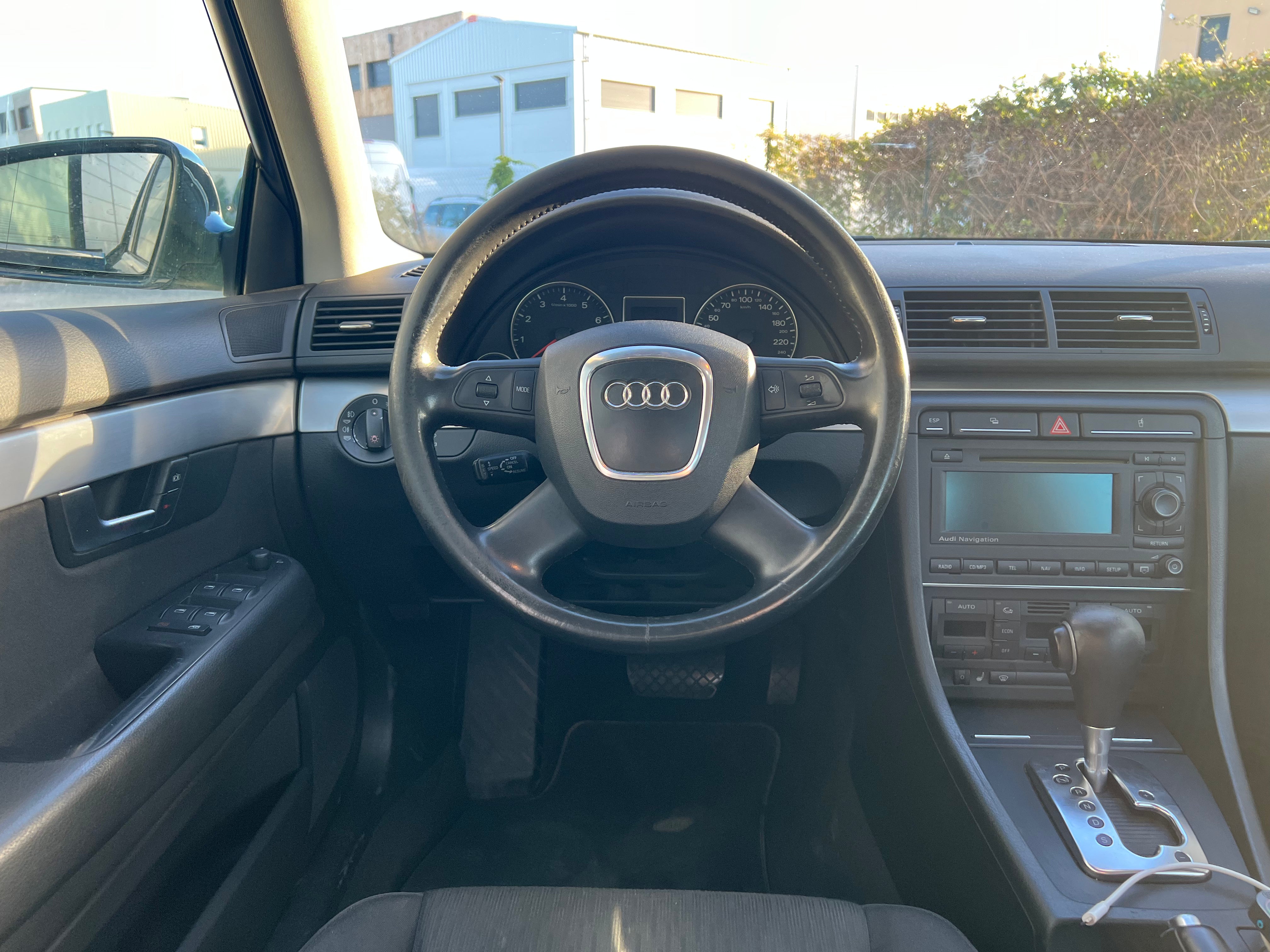 Audi A4 2.0 atmosphérique 130 ch Audi A4 2.0 atmosphérique 130 ch