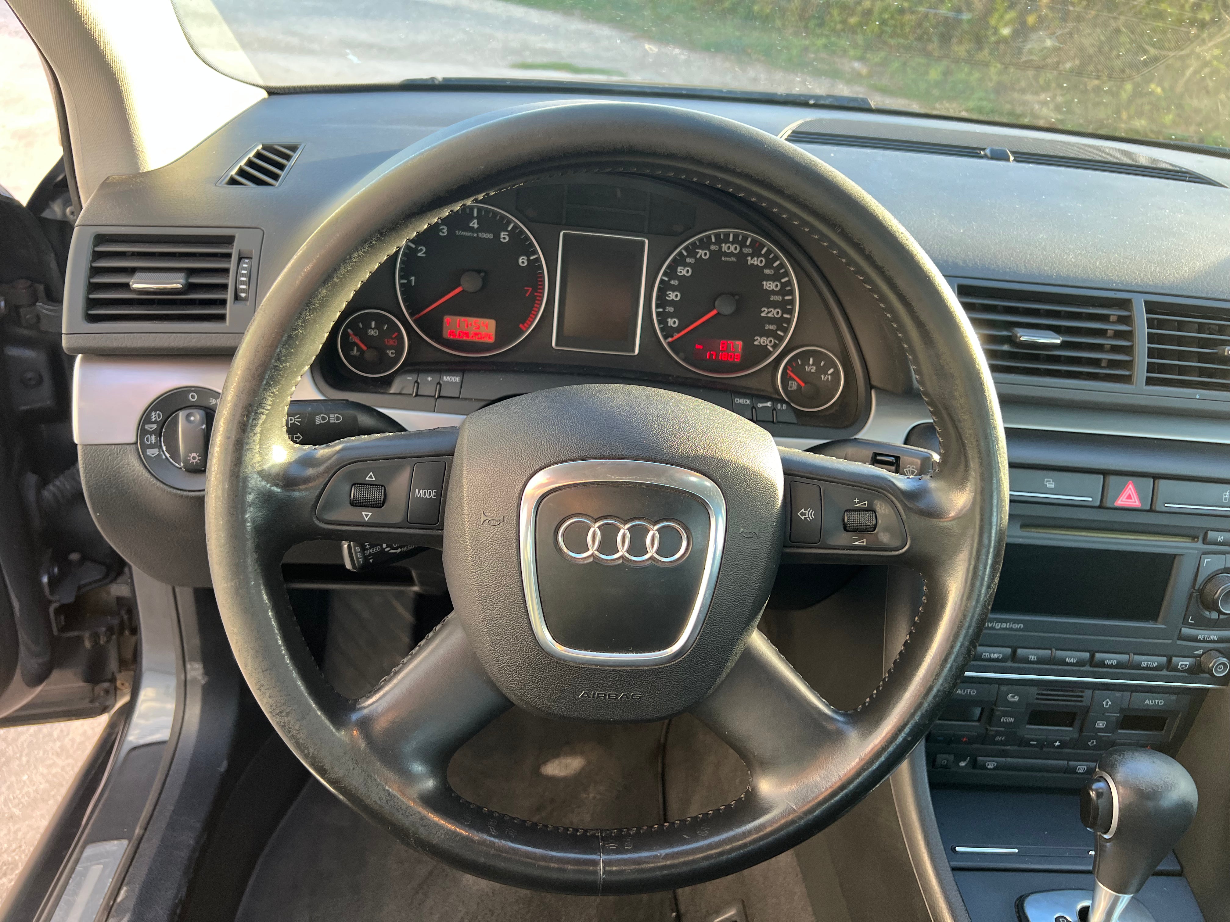 Audi A4 2.0 atmosphérique 130 ch Audi A4 2.0 atmosphérique 130 ch