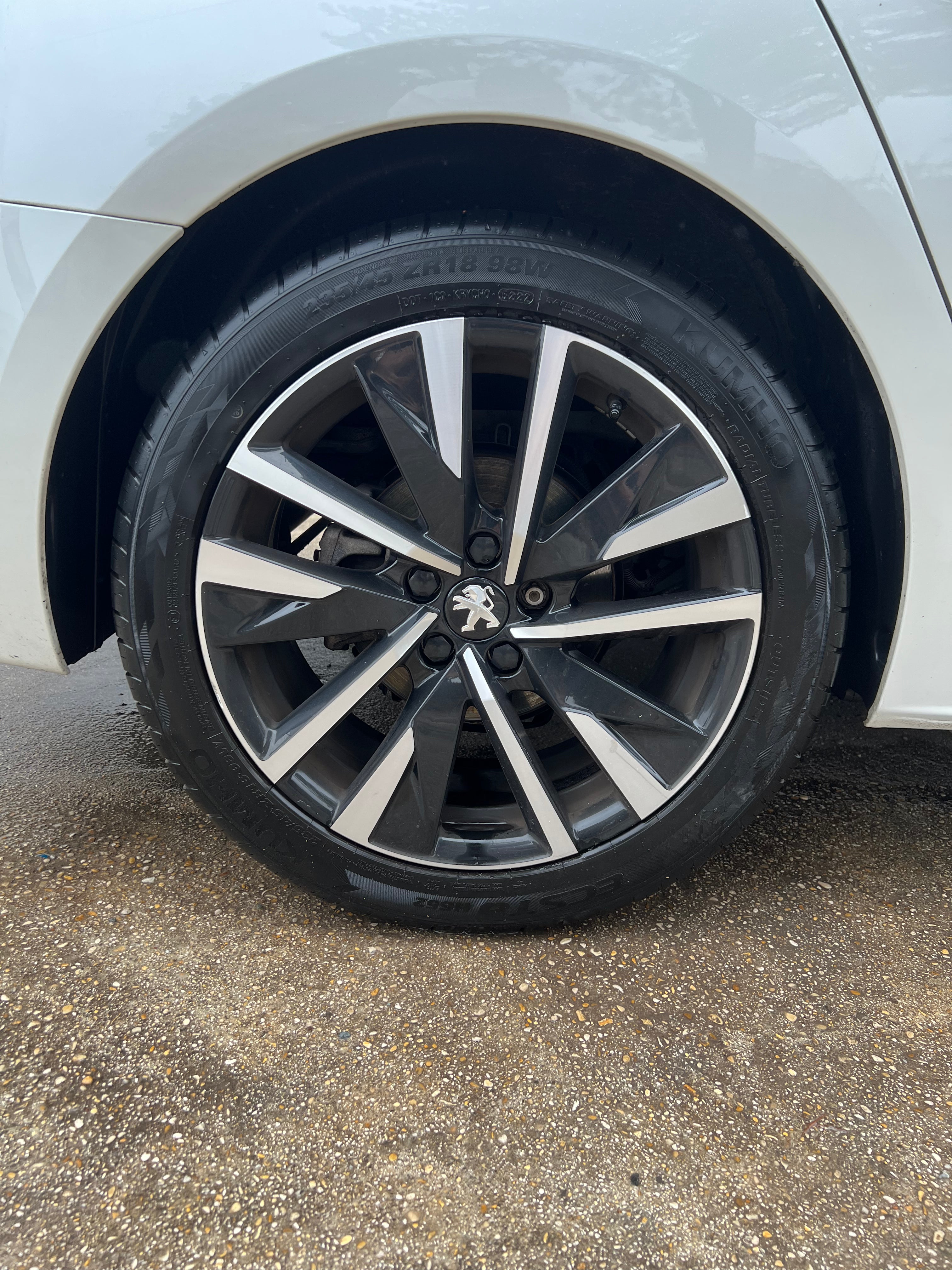 Peugeot 508 GENERATION-II 1.2 PURETECH 130 GT EAT BVA START-STOP Peugeot 508 GENERATION-II 1.2 PURETECH 130 GT EAT BVA START-STOP