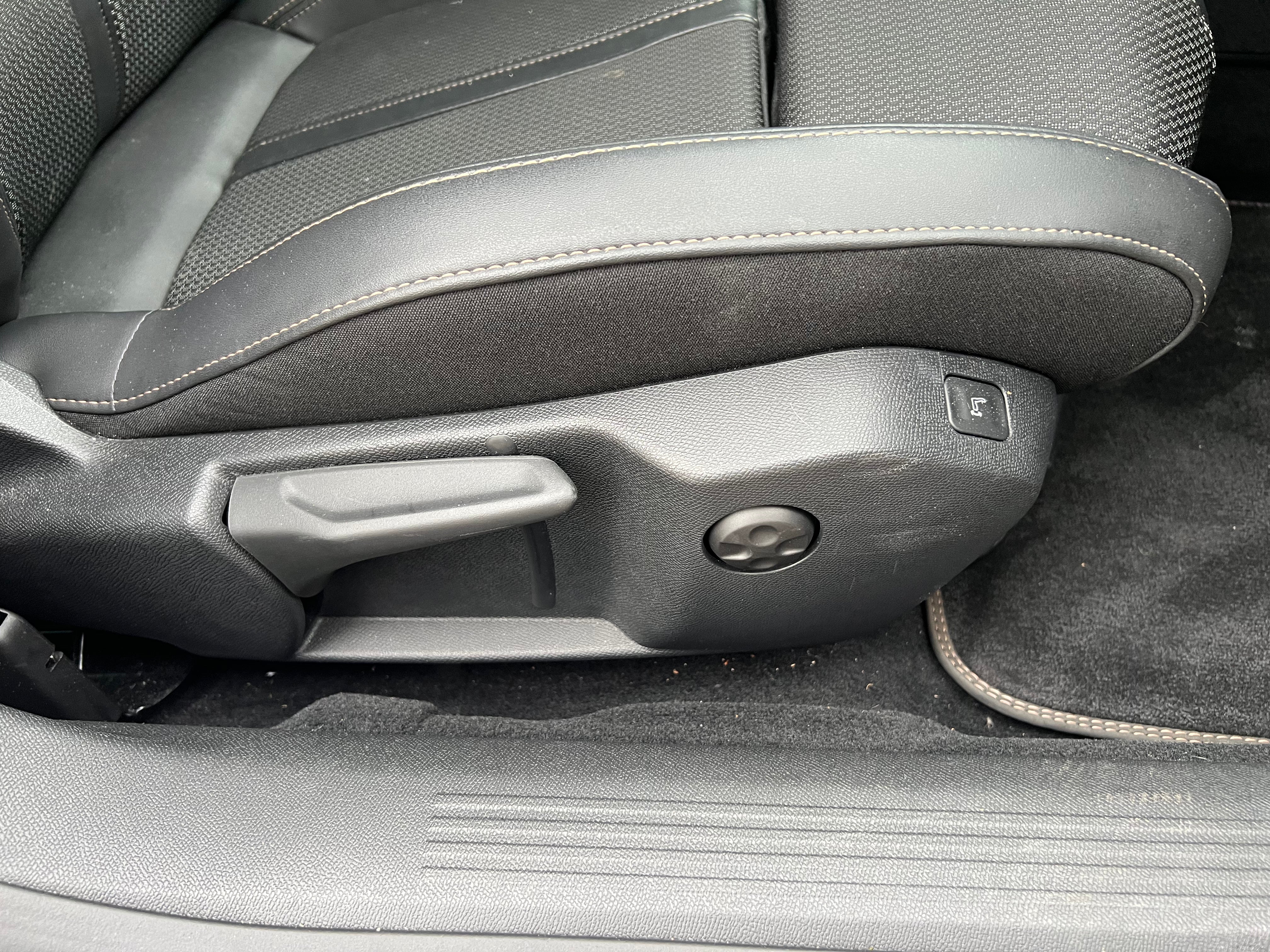 Peugeot 508 GENERATION-II 1.2 PURETECH 130 GT EAT BVA START-STOP Peugeot 508 GENERATION-II 1.2 PURETECH 130 GT EAT BVA START-STOP