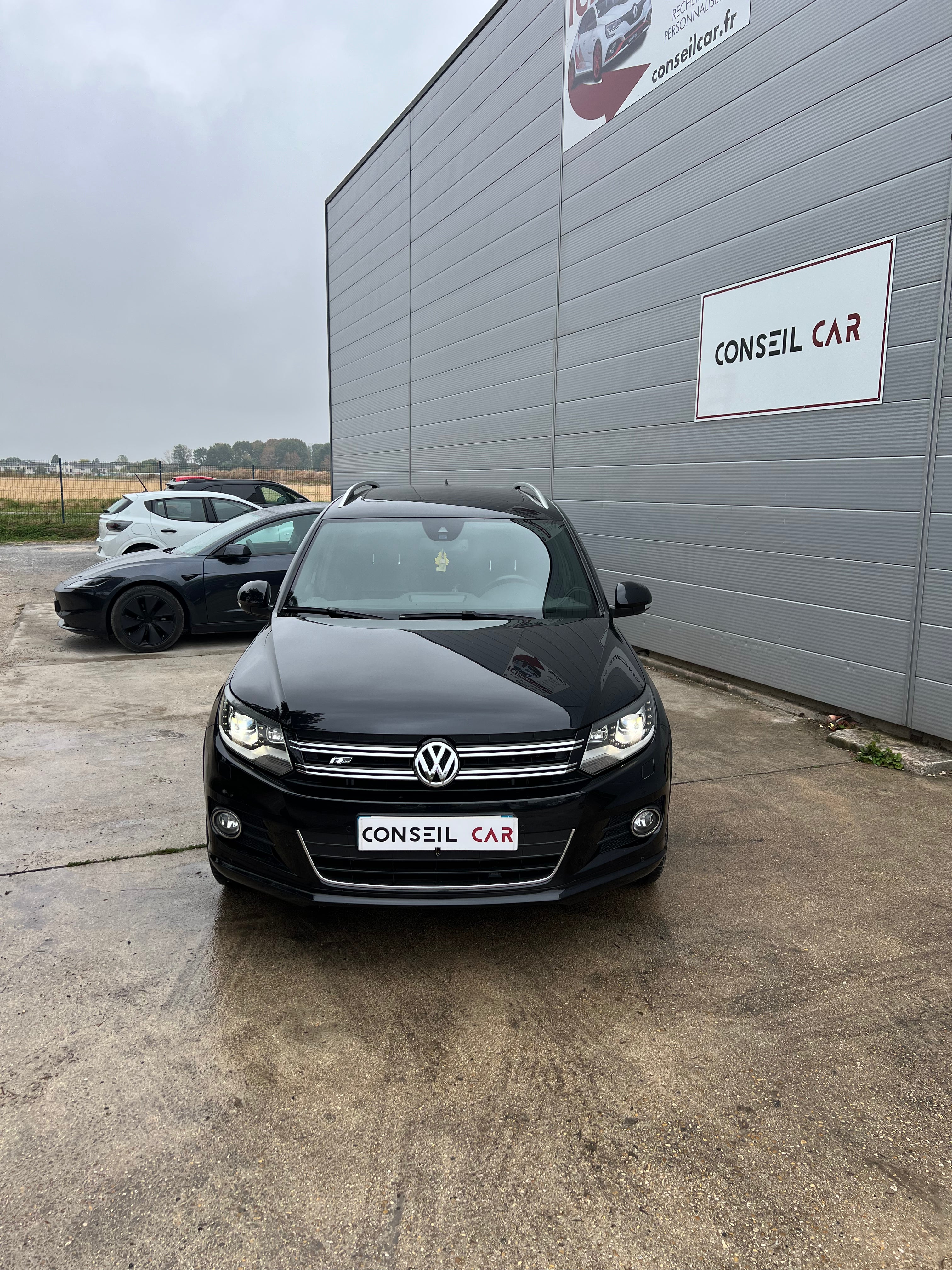 Volkswagen Tiguan 2.0 TDI 175 BLUEMOTION R EXCLUSIVE 4MOTION DSG BVA Volkswagen Tiguan 2.0 TDI 175 BLUEMOTION R EXCLUSIVE 4MOTION DSG BVA
