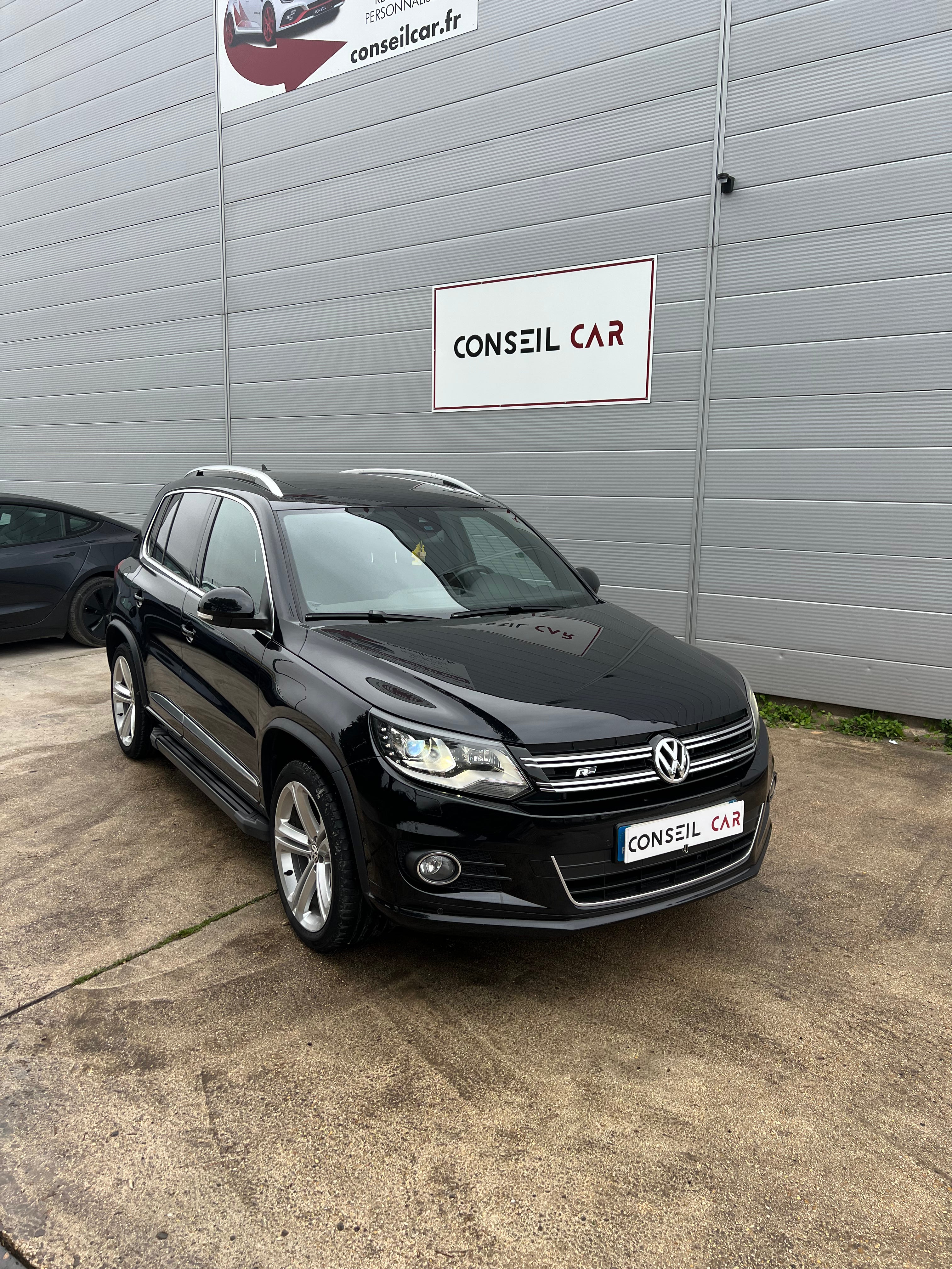 Volkswagen Tiguan 2.0 TDI 175 BLUEMOTION R EXCLUSIVE 4MOTION DSG BVA Volkswagen Tiguan 2.0 TDI 175 BLUEMOTION R EXCLUSIVE 4MOTION DSG BVA