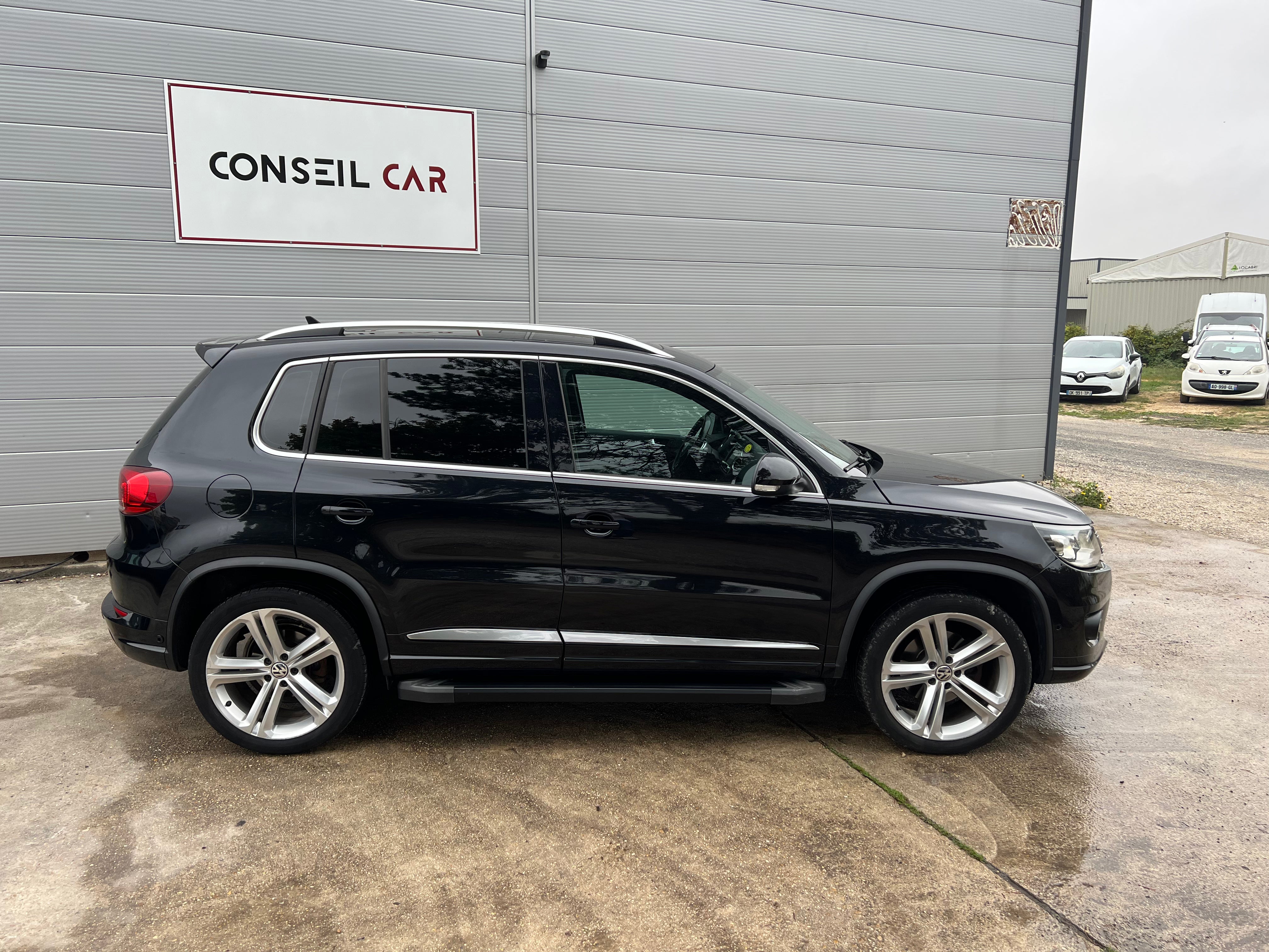 Volkswagen Tiguan 2.0 TDI 175 BLUEMOTION R EXCLUSIVE 4MOTION DSG BVA Volkswagen Tiguan 2.0 TDI 175 BLUEMOTION R EXCLUSIVE 4MOTION DSG BVA