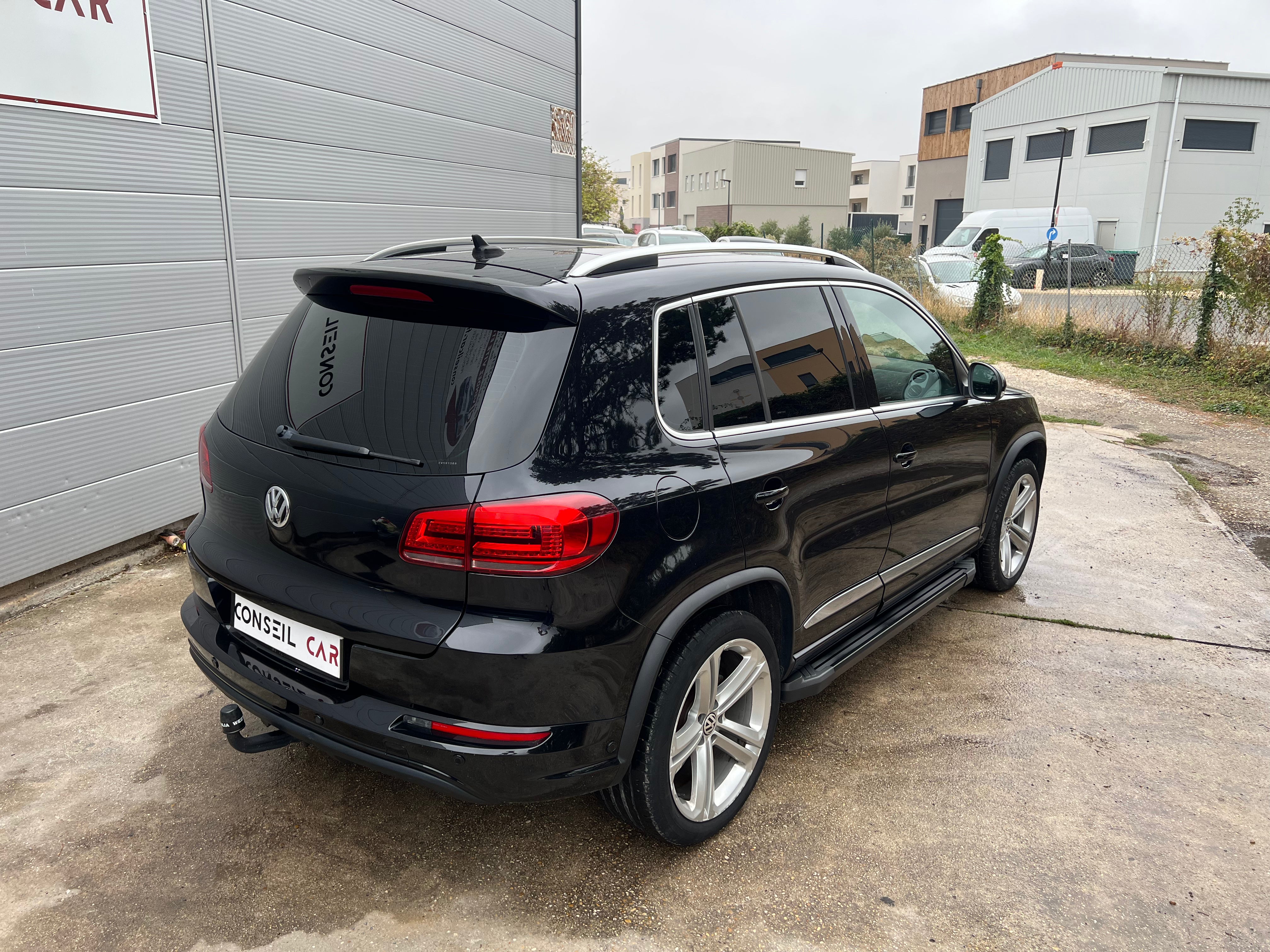 Volkswagen Tiguan 2.0 TDI 175 BLUEMOTION R EXCLUSIVE 4MOTION DSG BVA Volkswagen Tiguan 2.0 TDI 175 BLUEMOTION R EXCLUSIVE 4MOTION DSG BVA