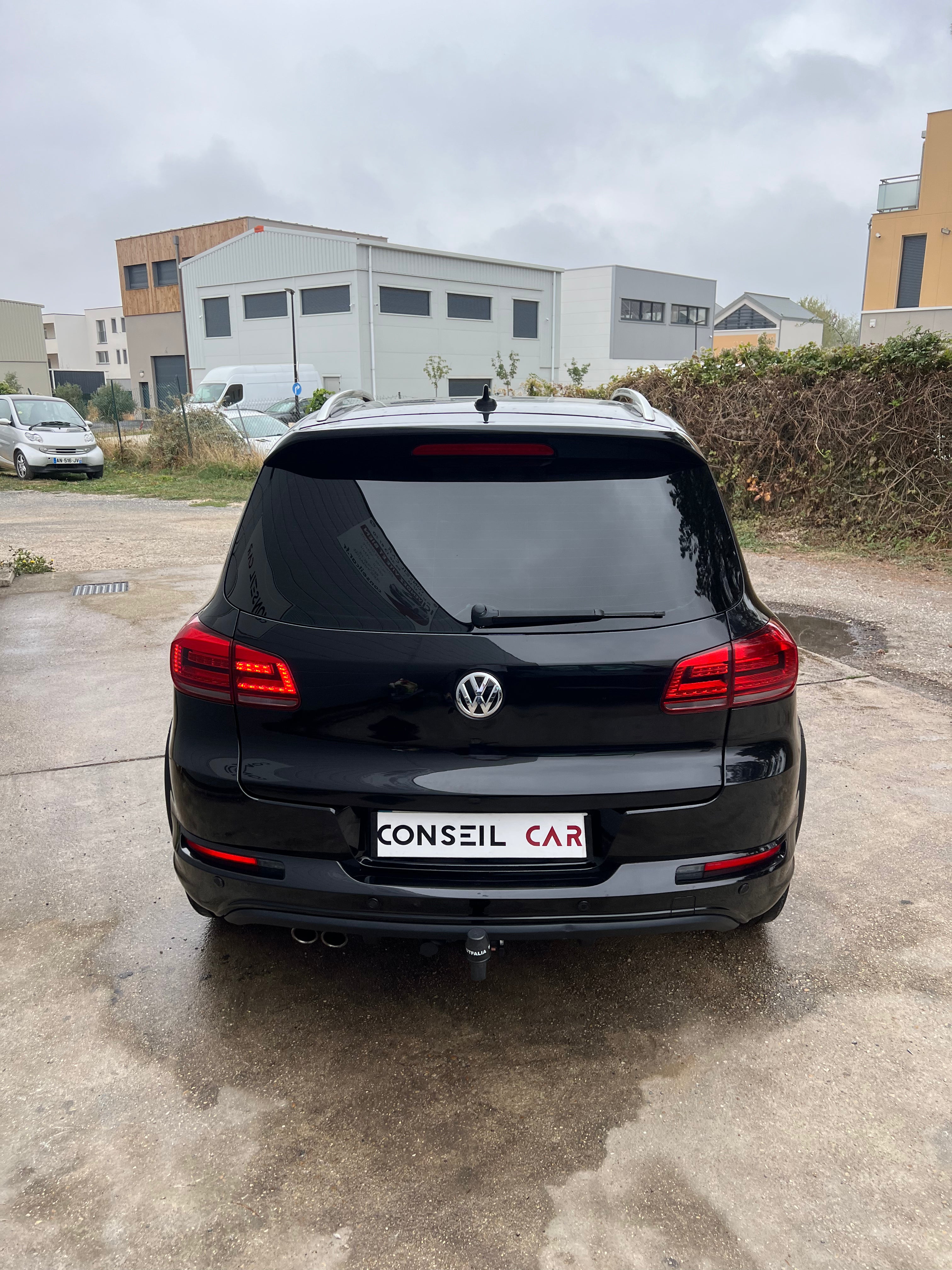 Volkswagen Tiguan 2.0 TDI 175 BLUEMOTION R EXCLUSIVE 4MOTION DSG BVA Volkswagen Tiguan 2.0 TDI 175 BLUEMOTION R EXCLUSIVE 4MOTION DSG BVA