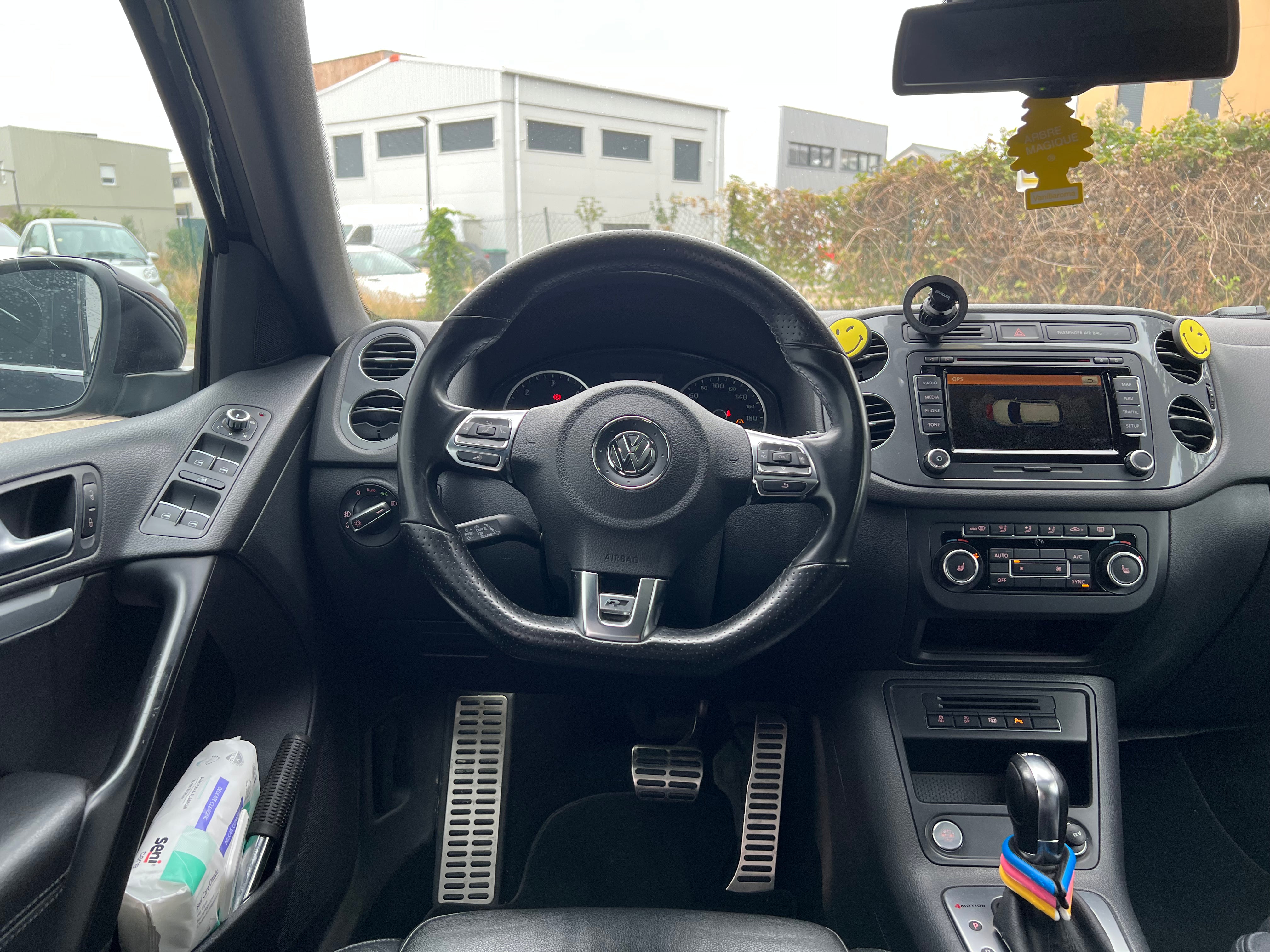 Volkswagen Tiguan 2.0 TDI 175 BLUEMOTION R EXCLUSIVE 4MOTION DSG BVA Volkswagen Tiguan 2.0 TDI 175 BLUEMOTION R EXCLUSIVE 4MOTION DSG BVA