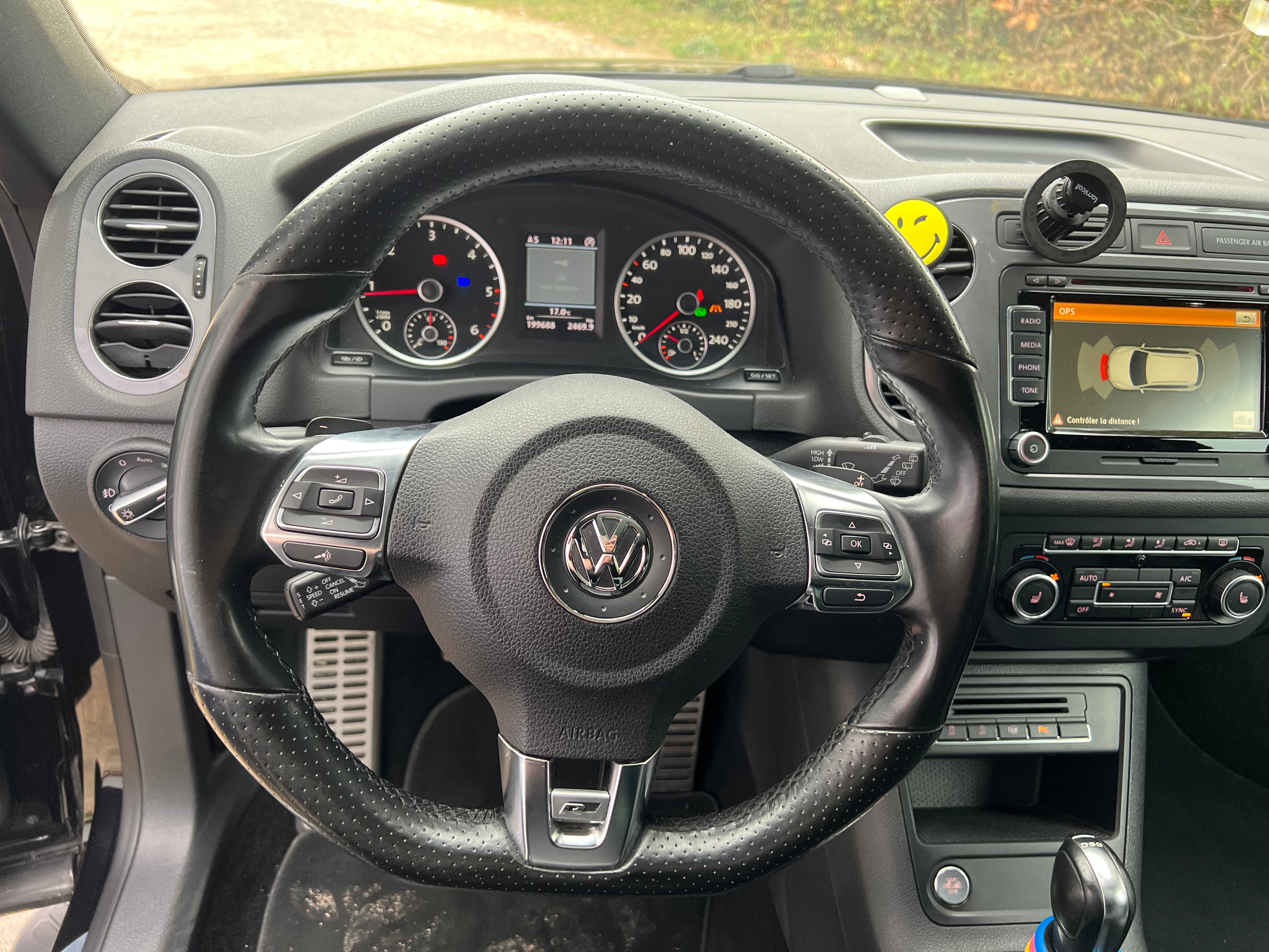 Volkswagen Tiguan 2.0 TDI 175 BLUEMOTION R EXCLUSIVE 4MOTION DSG BVA Volkswagen Tiguan 2.0 TDI 175 BLUEMOTION R EXCLUSIVE 4MOTION DSG BVA