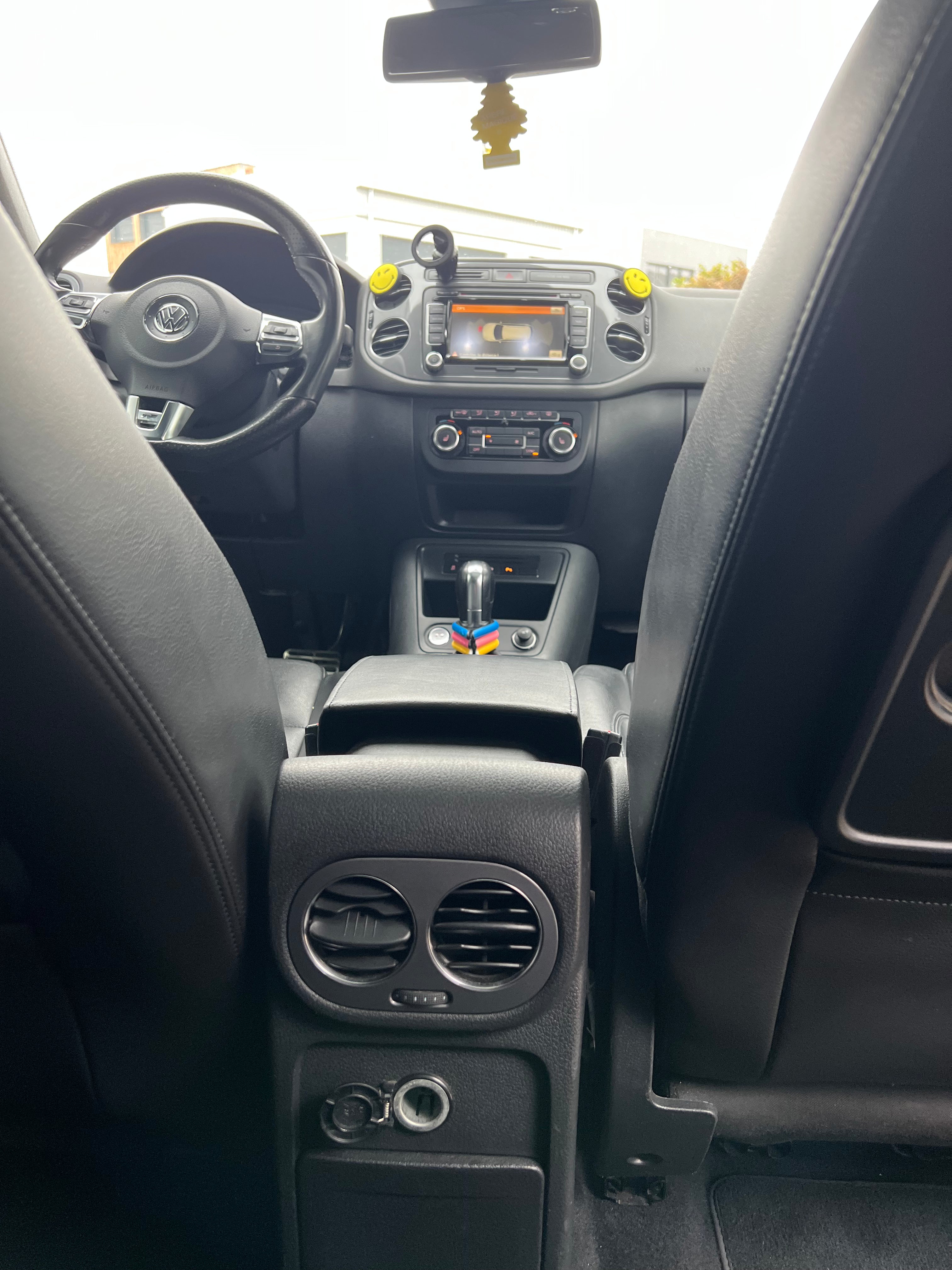 Volkswagen Tiguan 2.0 TDI 175 BLUEMOTION R EXCLUSIVE 4MOTION DSG BVA Volkswagen Tiguan 2.0 TDI 175 BLUEMOTION R EXCLUSIVE 4MOTION DSG BVA