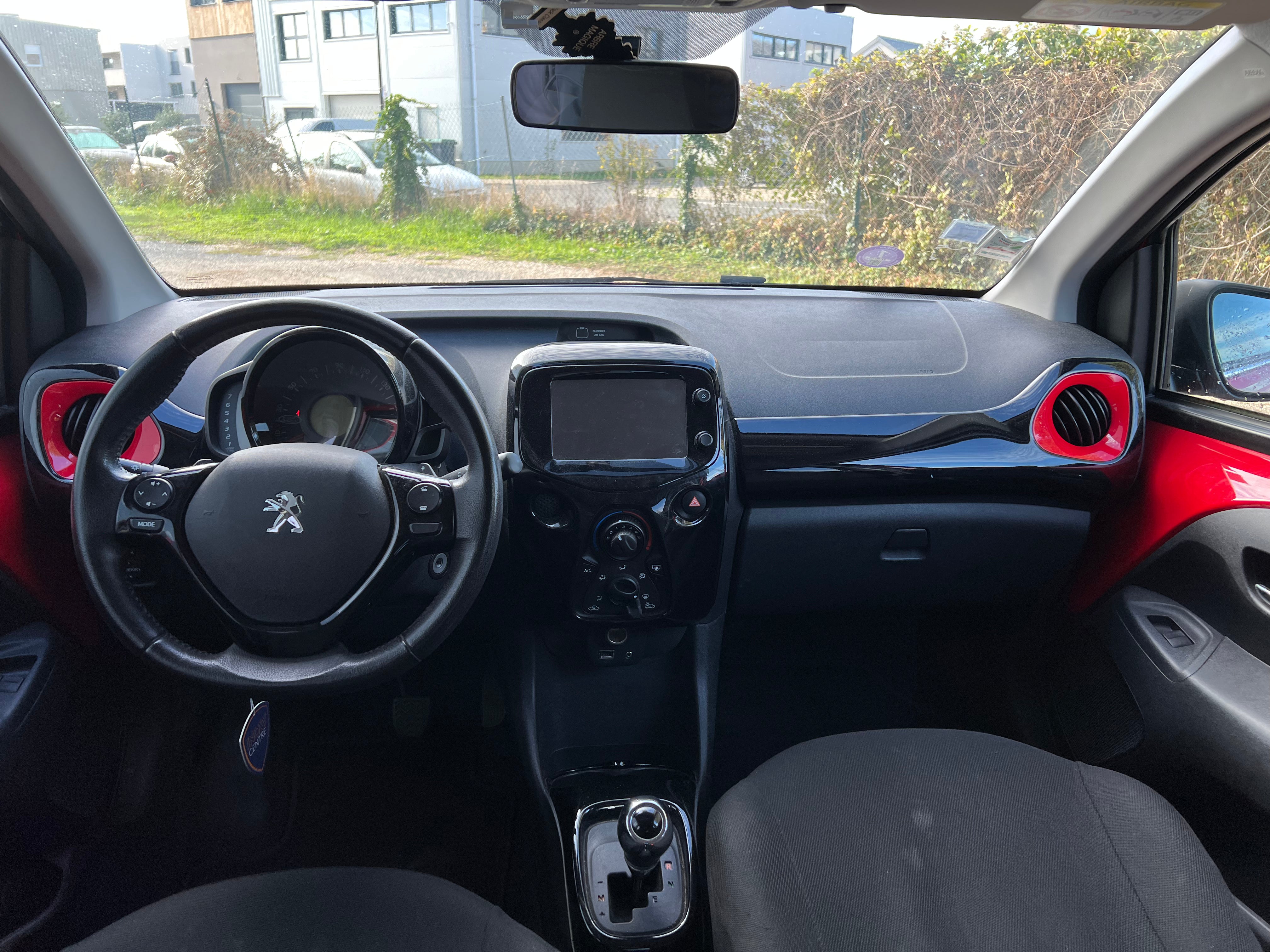 Peugeot 108 1.0 VTI 70 ALLURE TOP ETG BVA Peugeot 108 1.0 VTI 70 ALLURE TOP ETG BVA