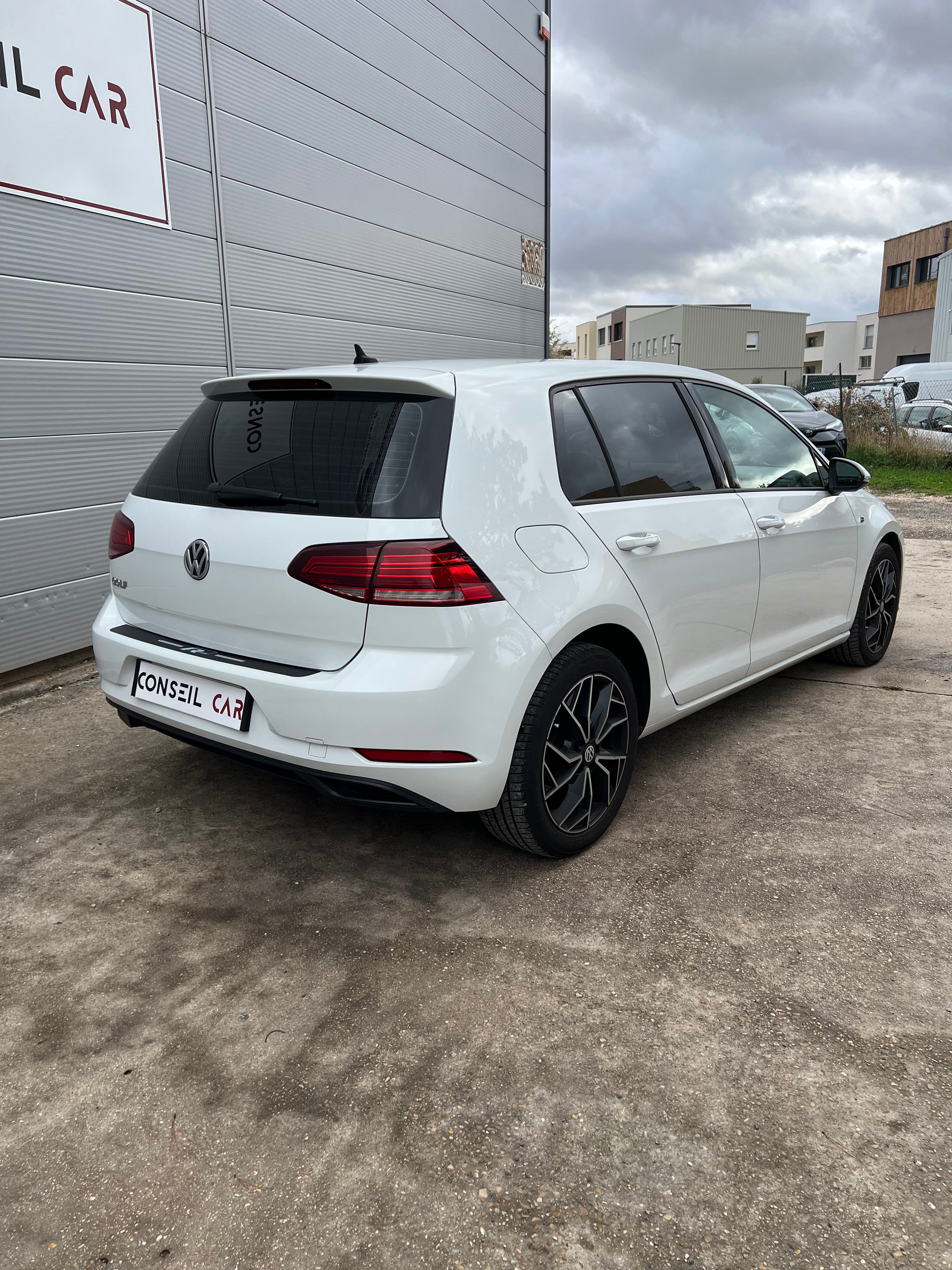 Volkswagen Golf 7 1.6 TDI 115 BLUEMOTION BUSINESS Volkswagen Golf 7 1.6 TDI 115 BLUEMOTION BUSINESS