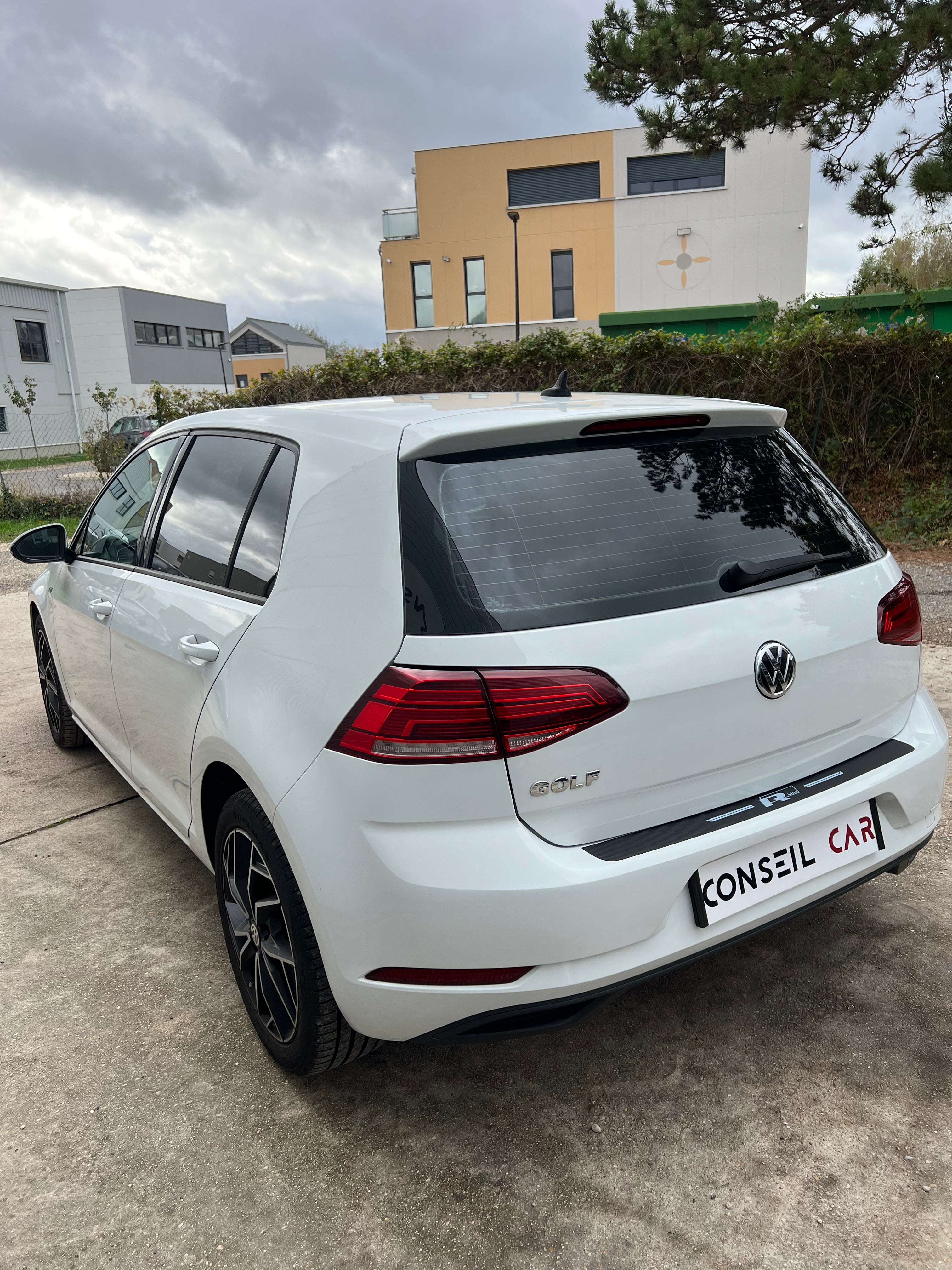 Volkswagen Golf 7 1.6 TDI 115 BLUEMOTION BUSINESS Volkswagen Golf 7 1.6 TDI 115 BLUEMOTION BUSINESS