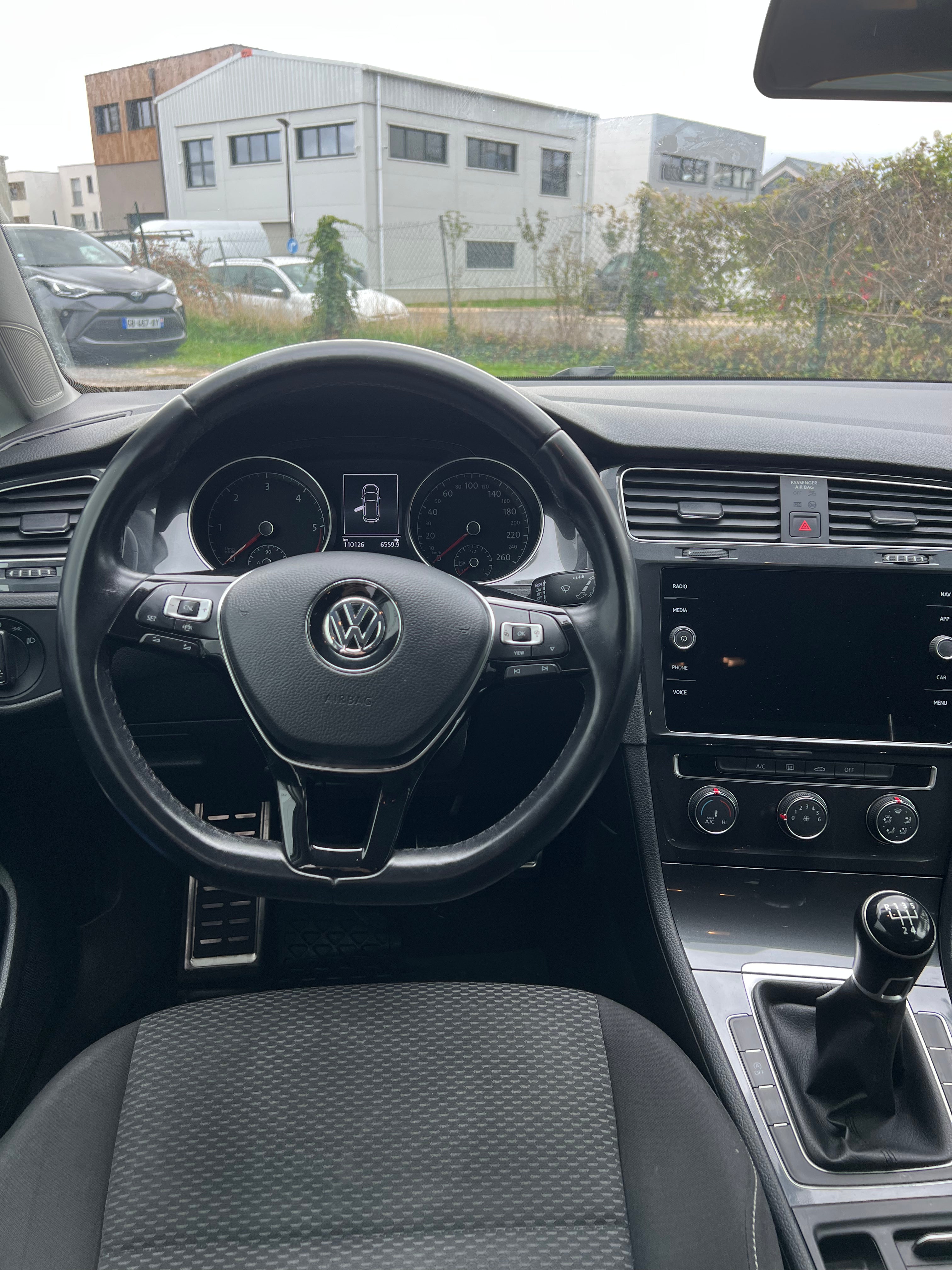 Volkswagen Golf 7 1.6 TDI 115 BLUEMOTION BUSINESS Volkswagen Golf 7 1.6 TDI 115 BLUEMOTION BUSINESS