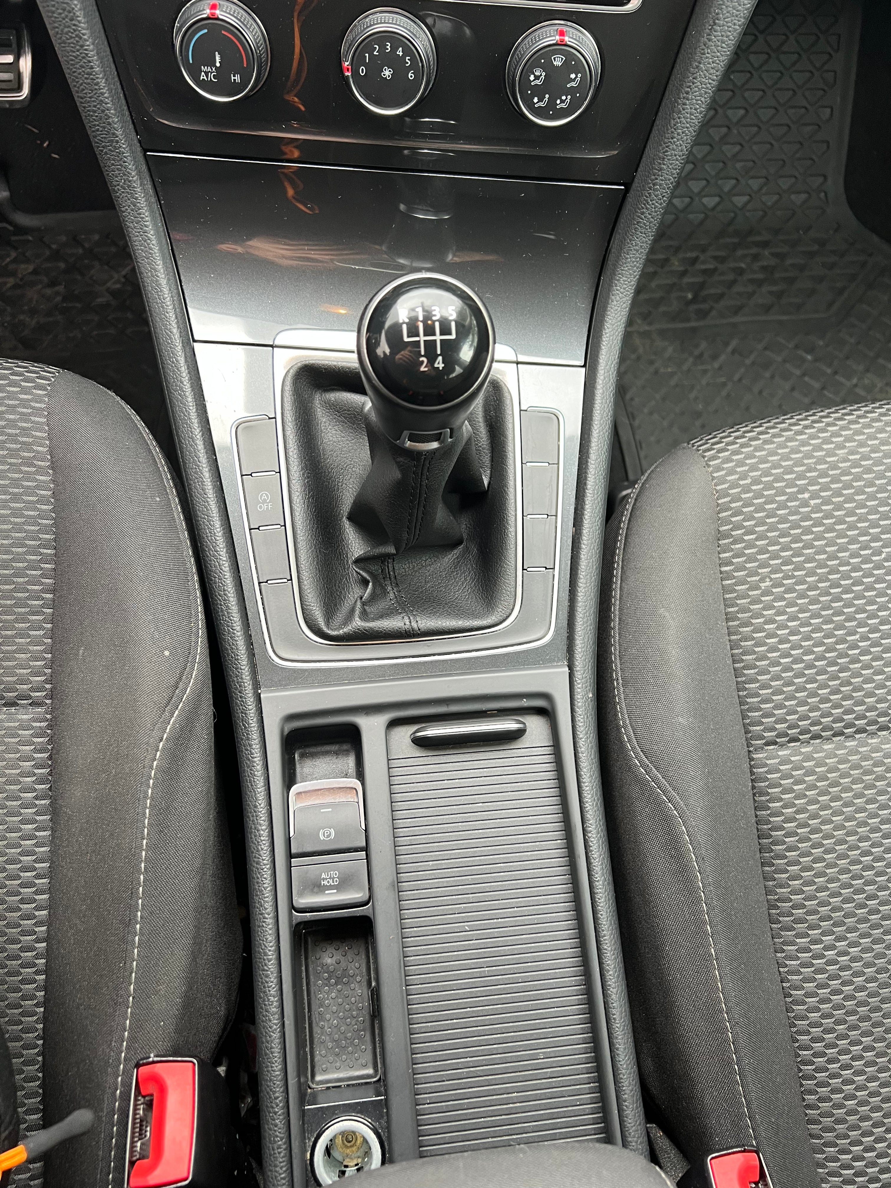 Volkswagen Golf 7 1.6 TDI 115 BLUEMOTION BUSINESS Volkswagen Golf 7 1.6 TDI 115 BLUEMOTION BUSINESS
