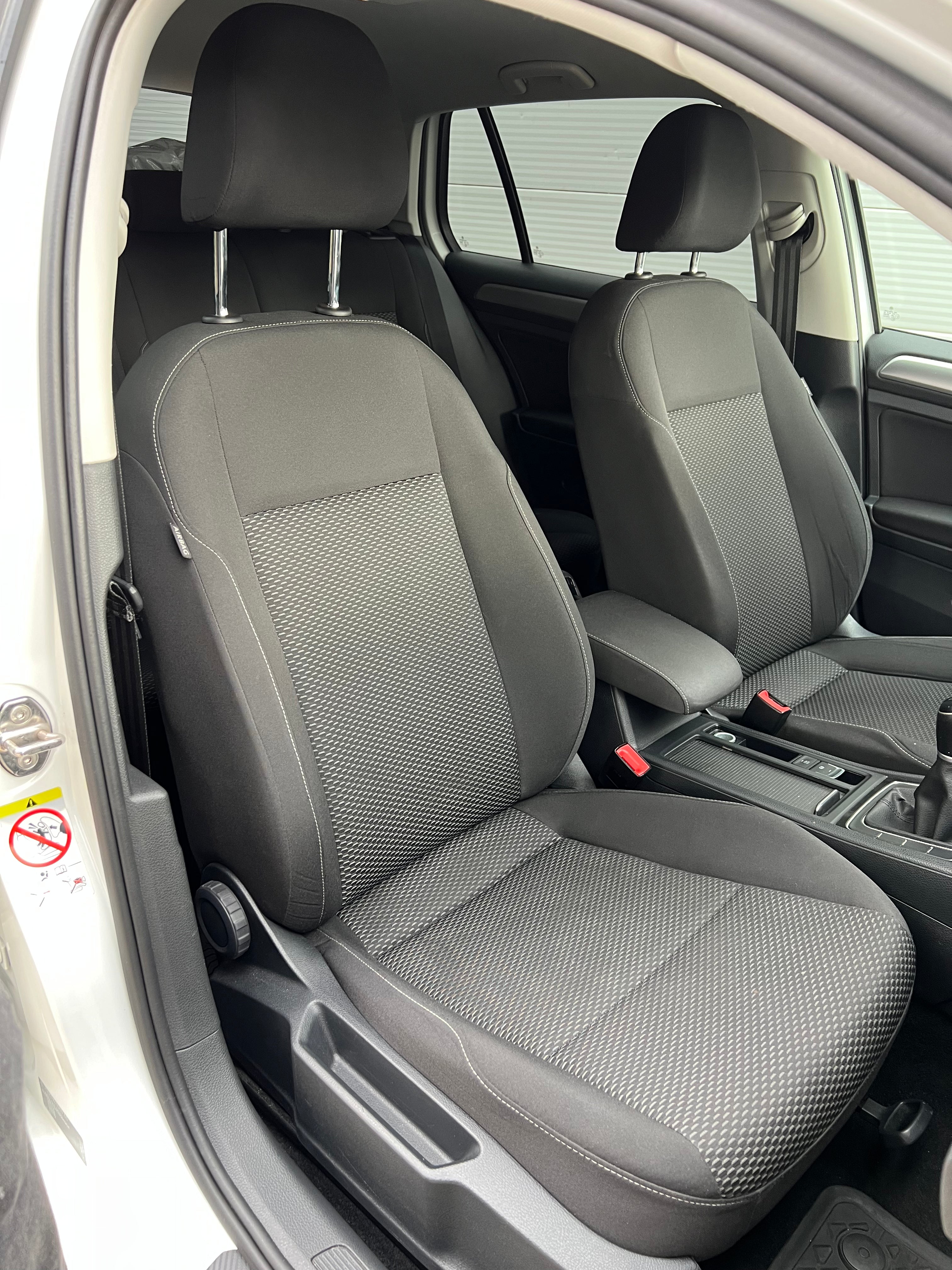 Volkswagen Golf 7 1.6 TDI 115 BLUEMOTION BUSINESS Volkswagen Golf 7 1.6 TDI 115 BLUEMOTION BUSINESS