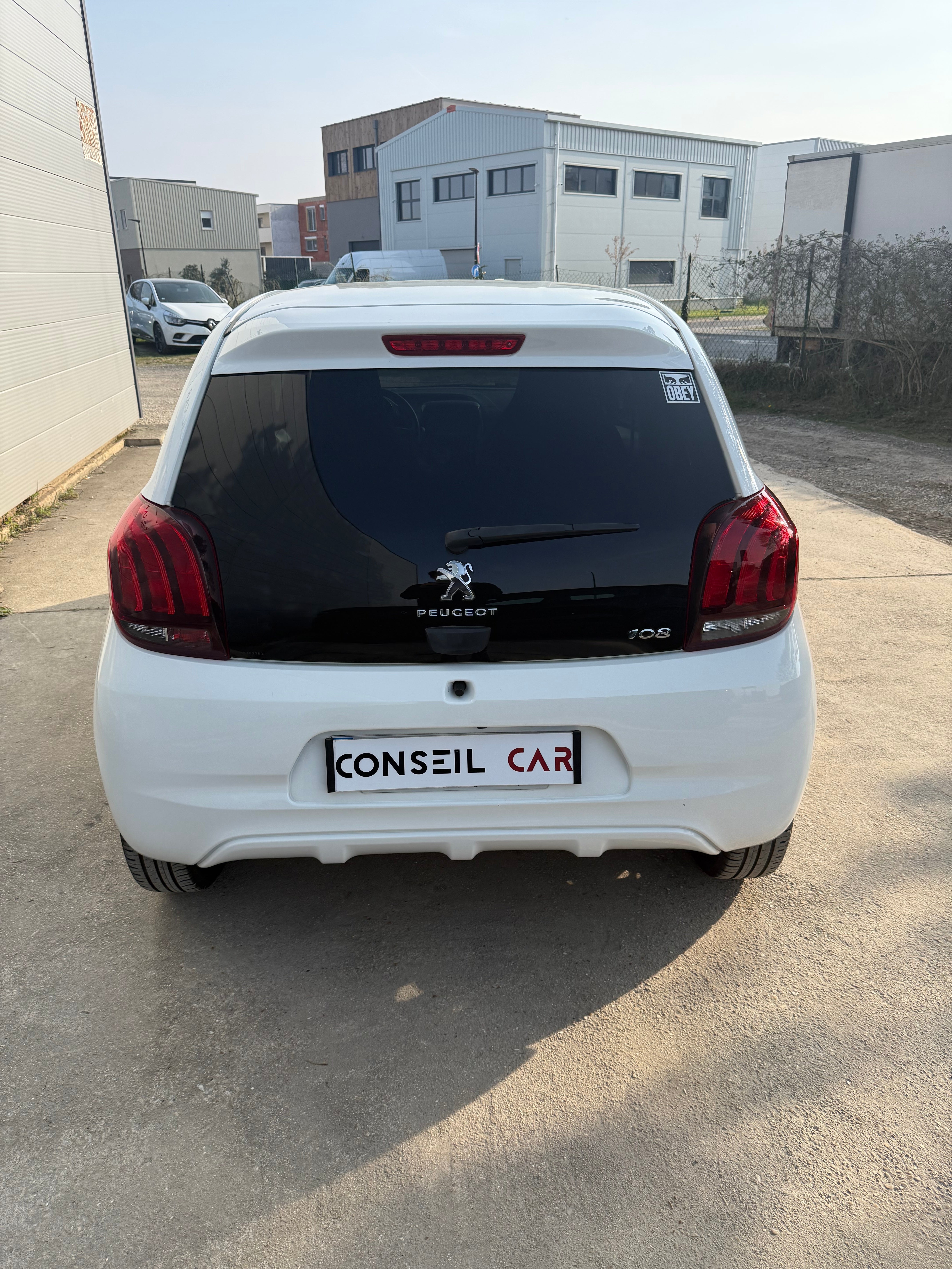 Peugeot 108 1.0 VTi 72ch Style Peugeot 108 1.0 VTi 72ch Style