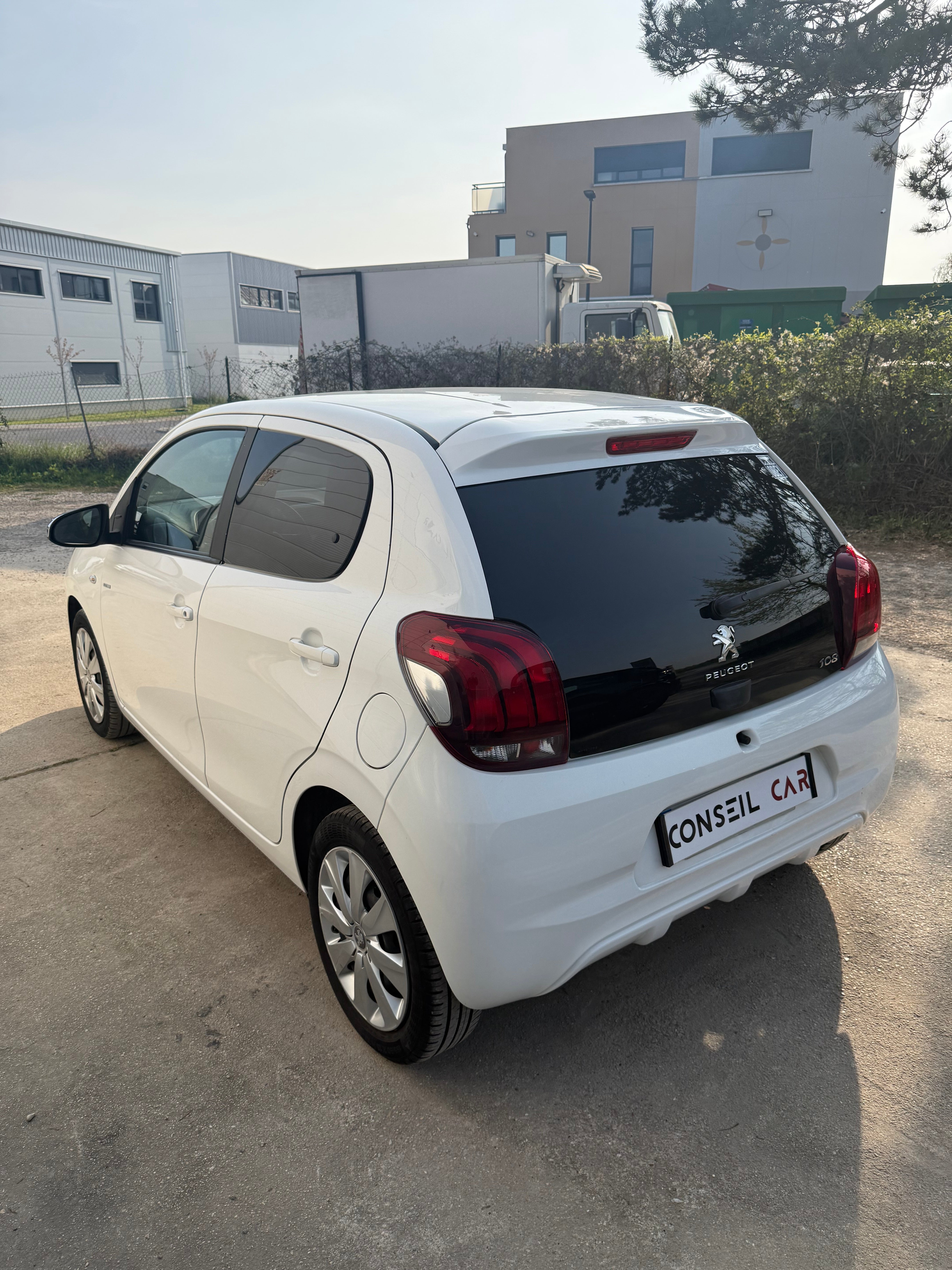 Peugeot 108 1.0 VTi 72ch Style Peugeot 108 1.0 VTi 72ch Style