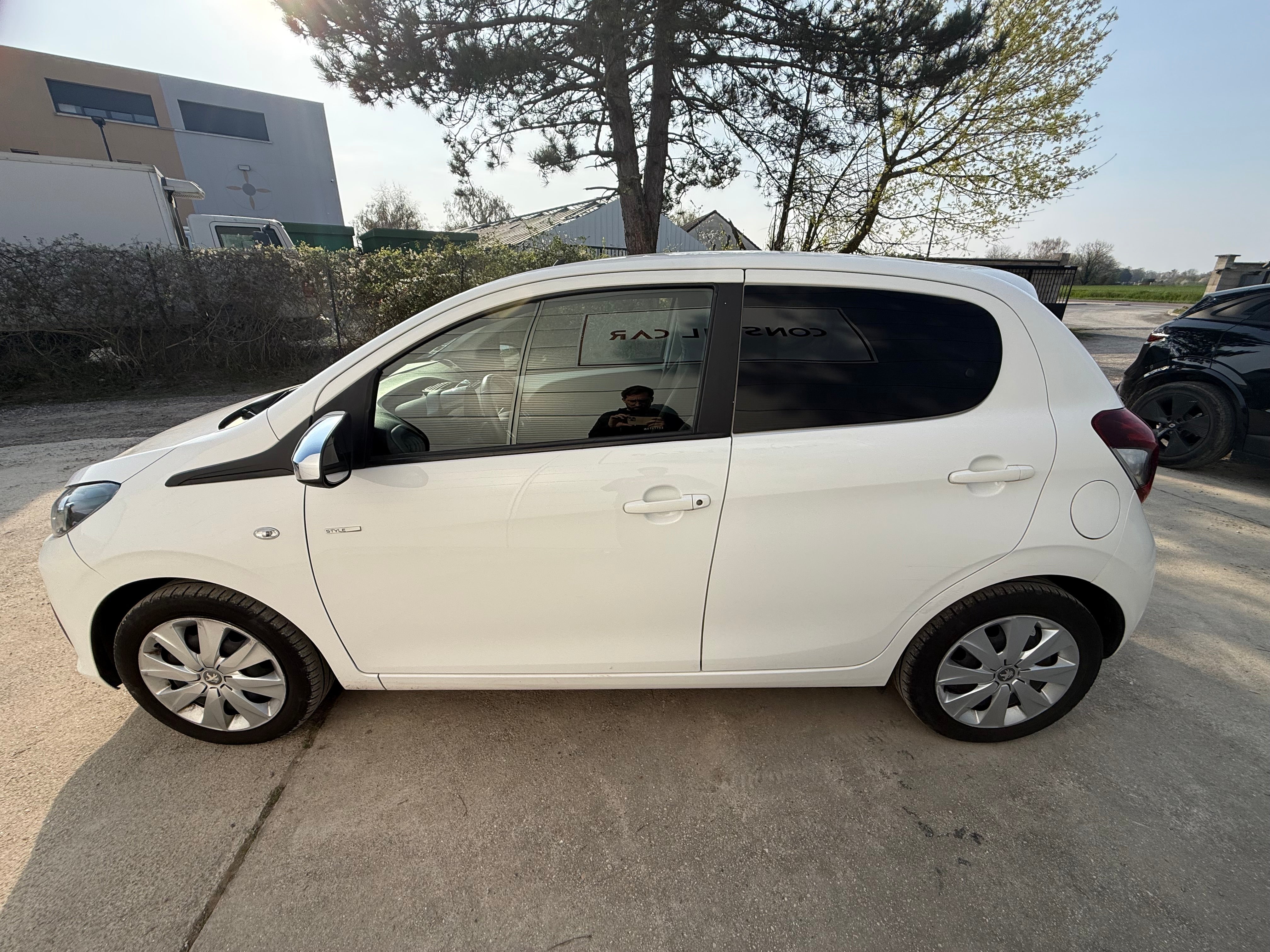 Peugeot 108 1.0 VTi 72ch Style Peugeot 108 1.0 VTi 72ch Style