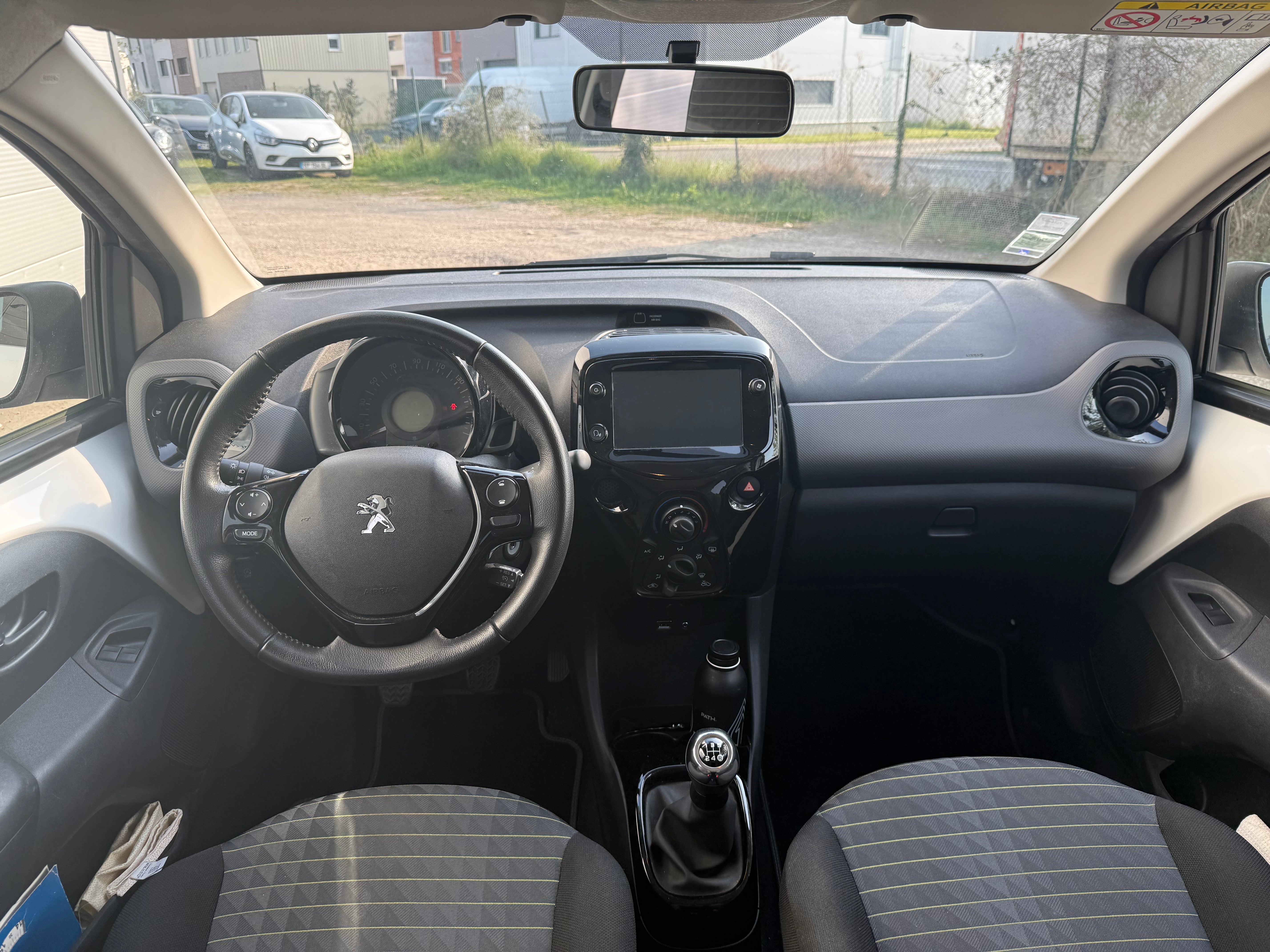 Peugeot 108 1.0 VTi 72ch Style Peugeot 108 1.0 VTi 72ch Style