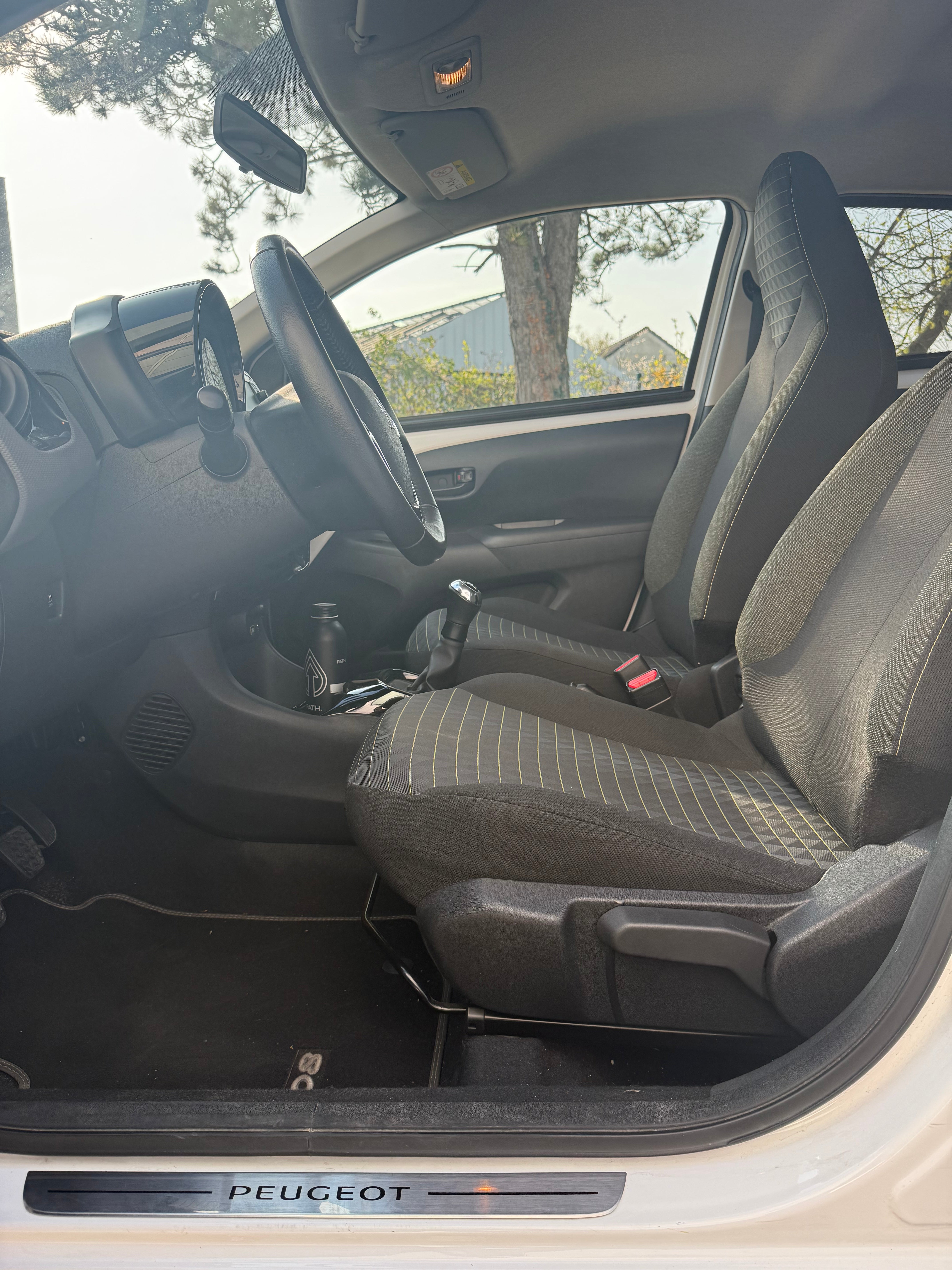 Peugeot 108 1.0 VTi 72ch Style Peugeot 108 1.0 VTi 72ch Style