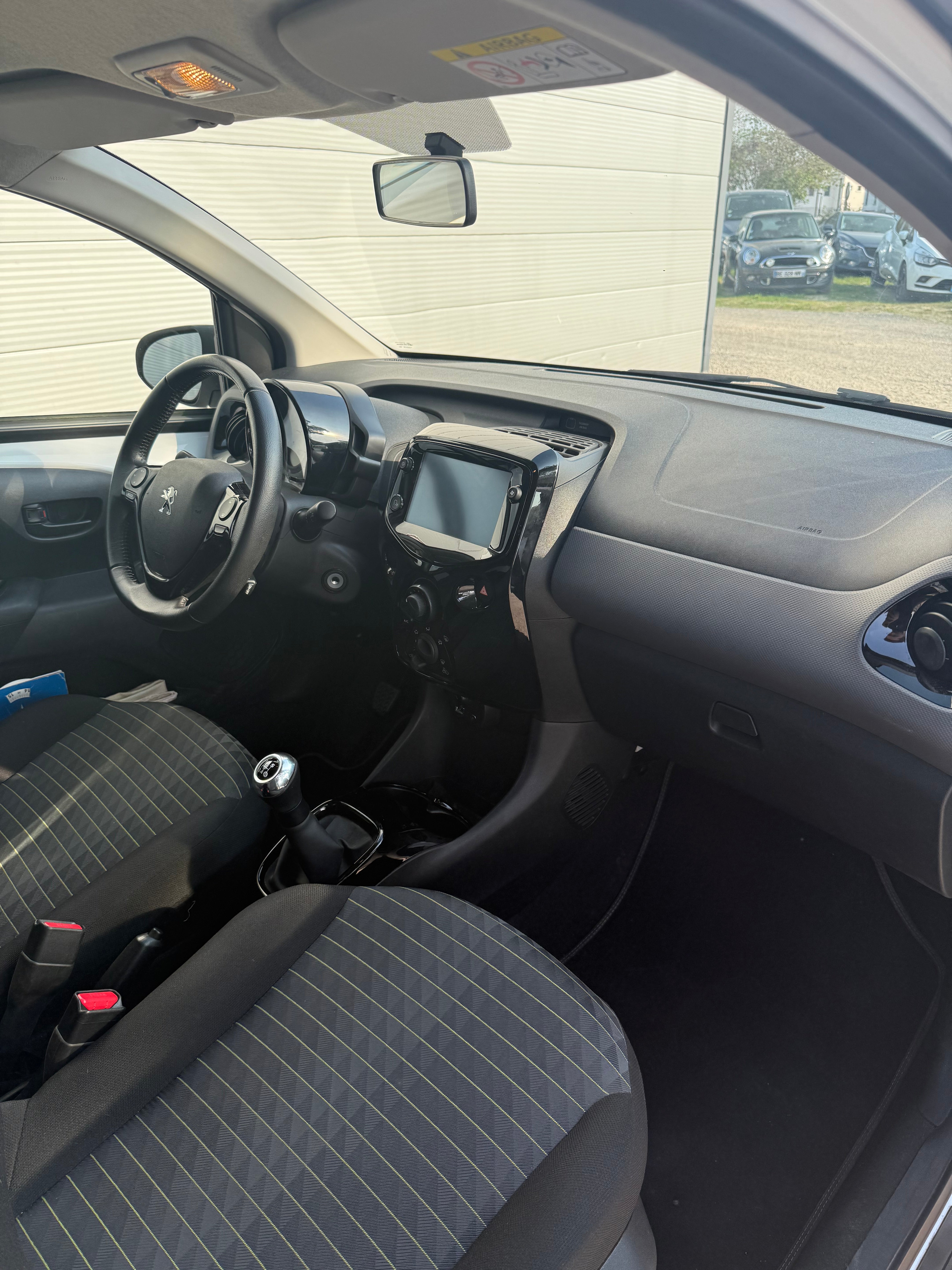 Peugeot 108 1.0 VTi 72ch Style Peugeot 108 1.0 VTi 72ch Style