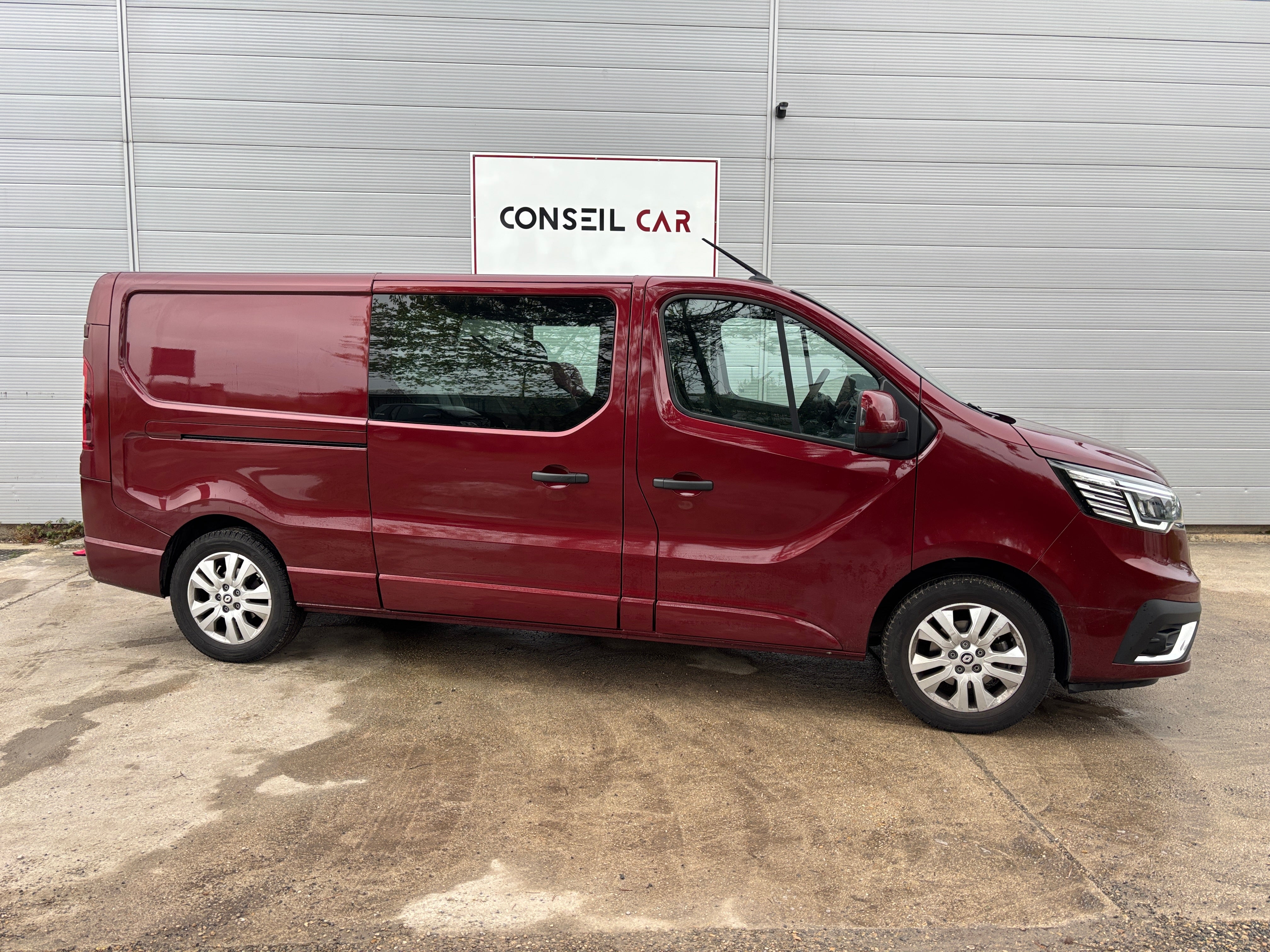 Renault Trafic L1H1 2.1 DCI 150 BVA Renault Trafic L1H1 2.1 DCI 150 BVA