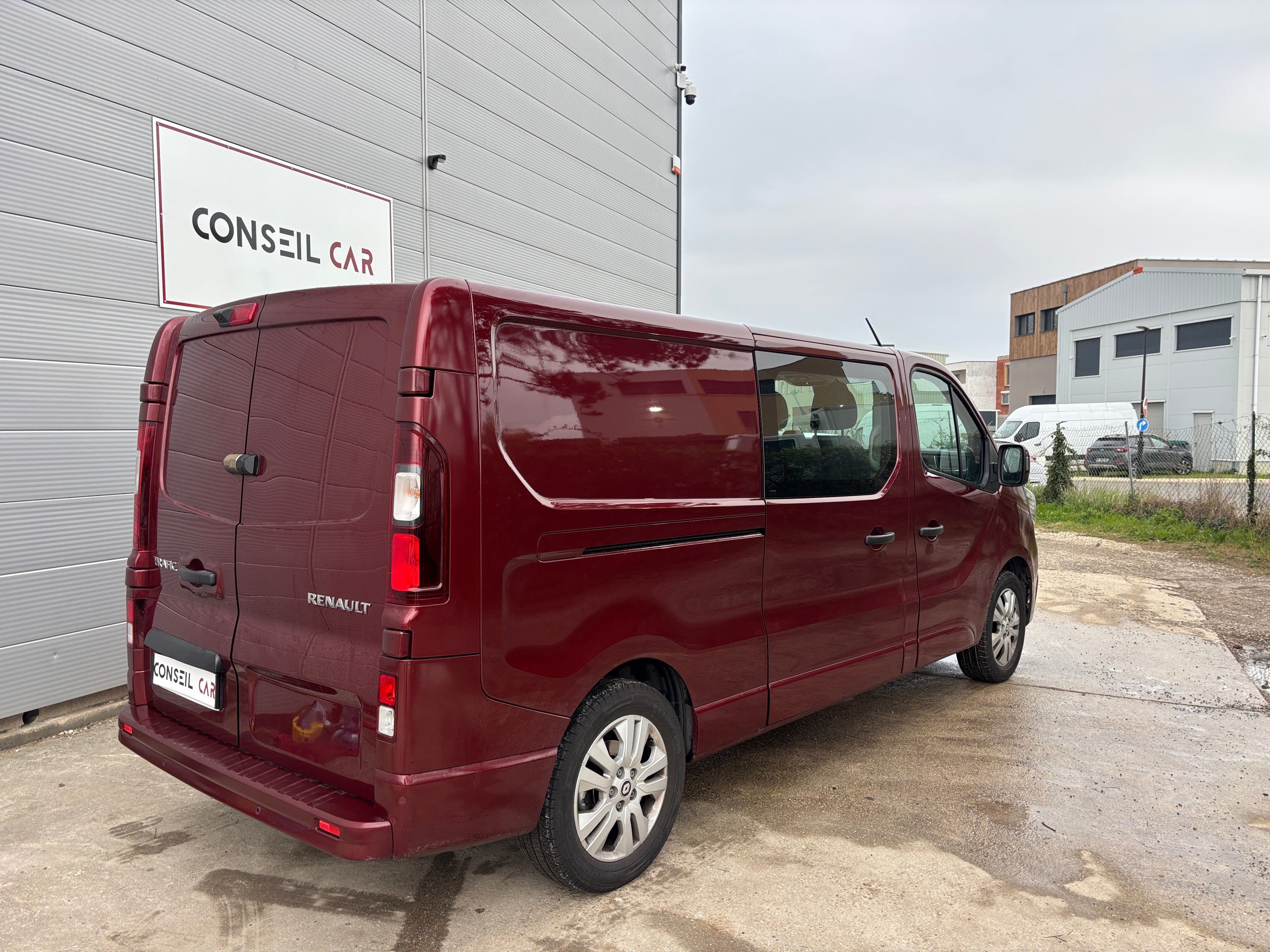 Renault Trafic L1H1 2.1 DCI 150 BVA Renault Trafic L1H1 2.1 DCI 150 BVA