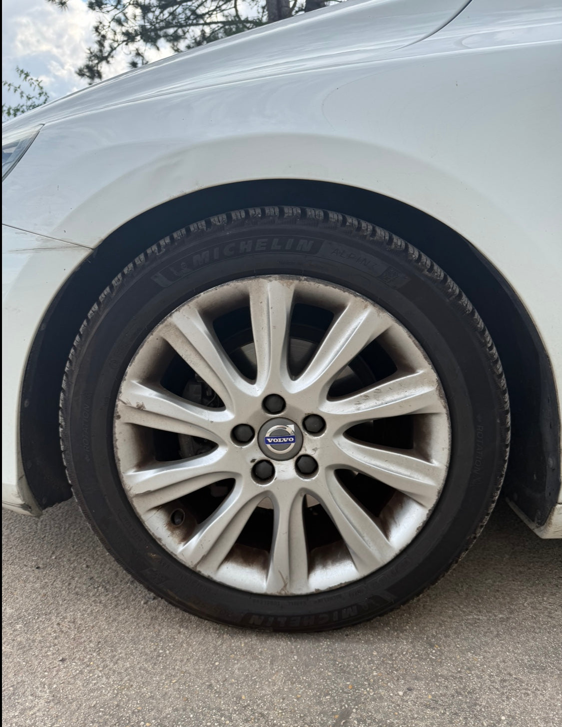 Volvo V40 1.6 D2 115CH MOMENTUM Volvo V40 1.6 D2 115CH MOMENTUM