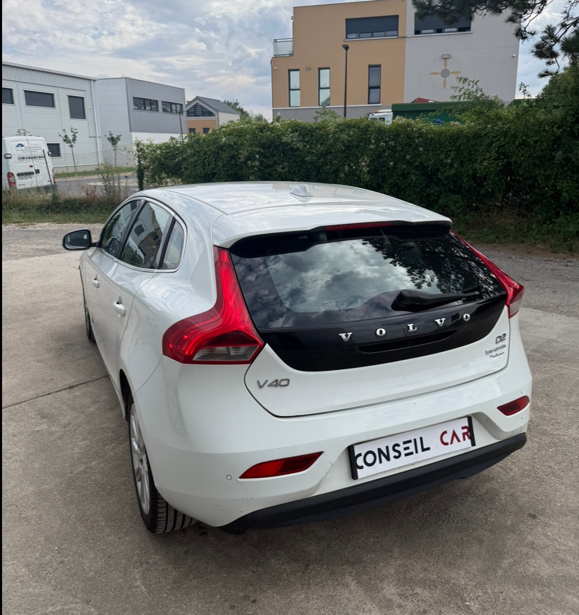 Volvo V40 1.6 D2 115CH MOMENTUM Volvo V40 1.6 D2 115CH MOMENTUM