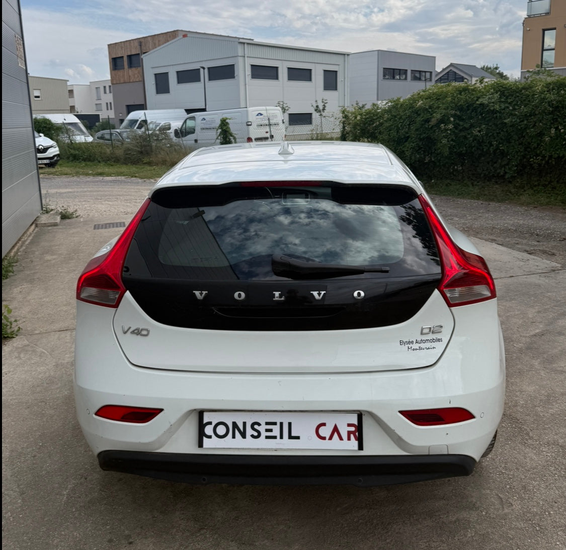 Volvo V40 1.6 D2 115CH MOMENTUM Volvo V40 1.6 D2 115CH MOMENTUM
