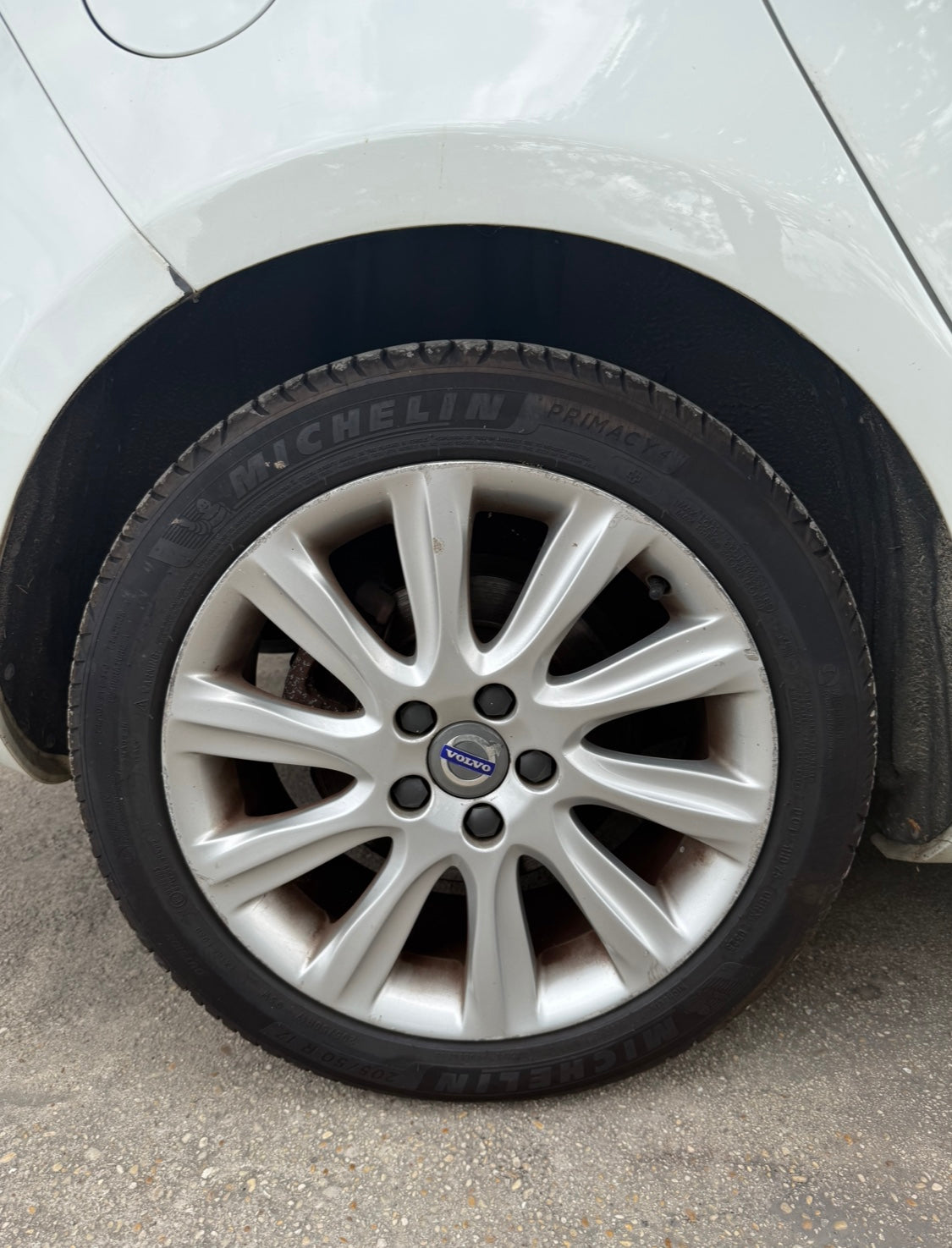 Volvo V40 1.6 D2 115CH MOMENTUM Volvo V40 1.6 D2 115CH MOMENTUM