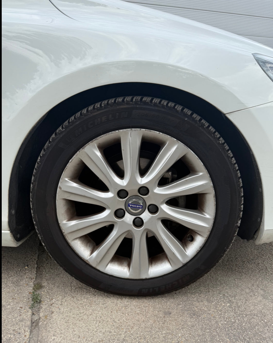 Volvo V40 1.6 D2 115CH MOMENTUM Volvo V40 1.6 D2 115CH MOMENTUM