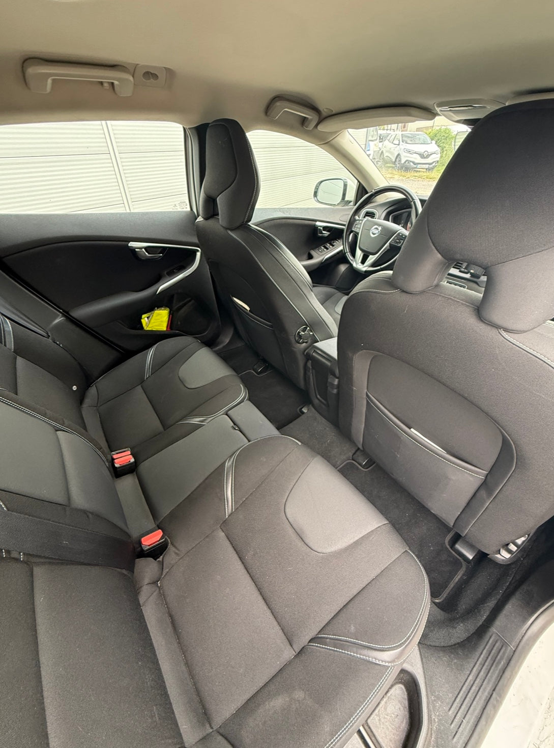 Volvo V40 1.6 D2 115CH MOMENTUM Volvo V40 1.6 D2 115CH MOMENTUM