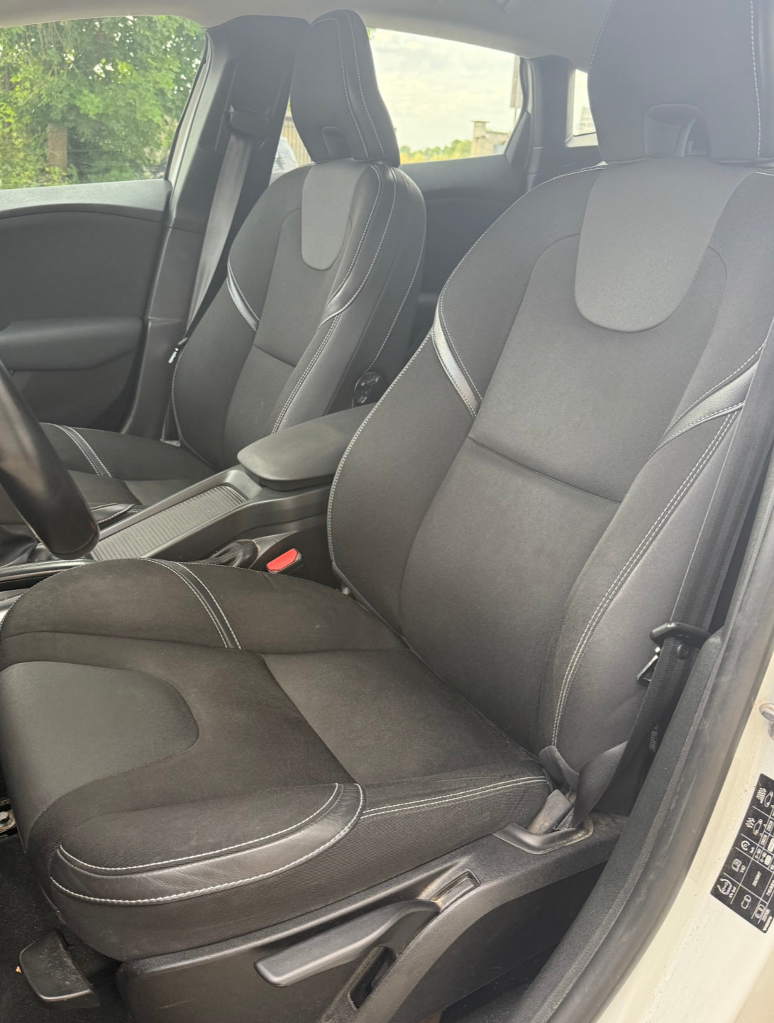Volvo V40 1.6 D2 115CH MOMENTUM Volvo V40 1.6 D2 115CH MOMENTUM