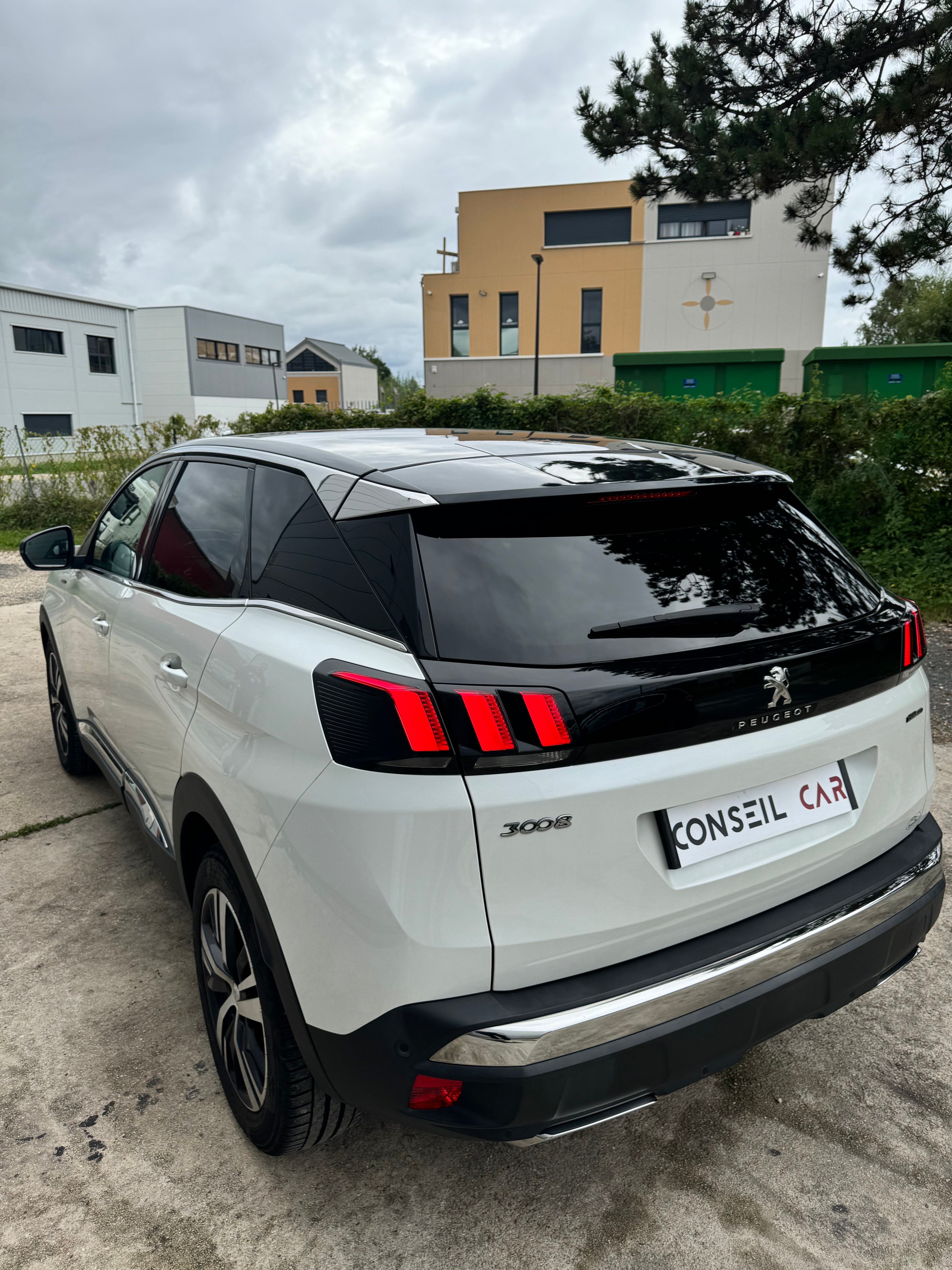 Peugeot 3008 1.6 180CH GT Line EAT8 Peugeot 3008 1.6 180CH GT Line EAT8