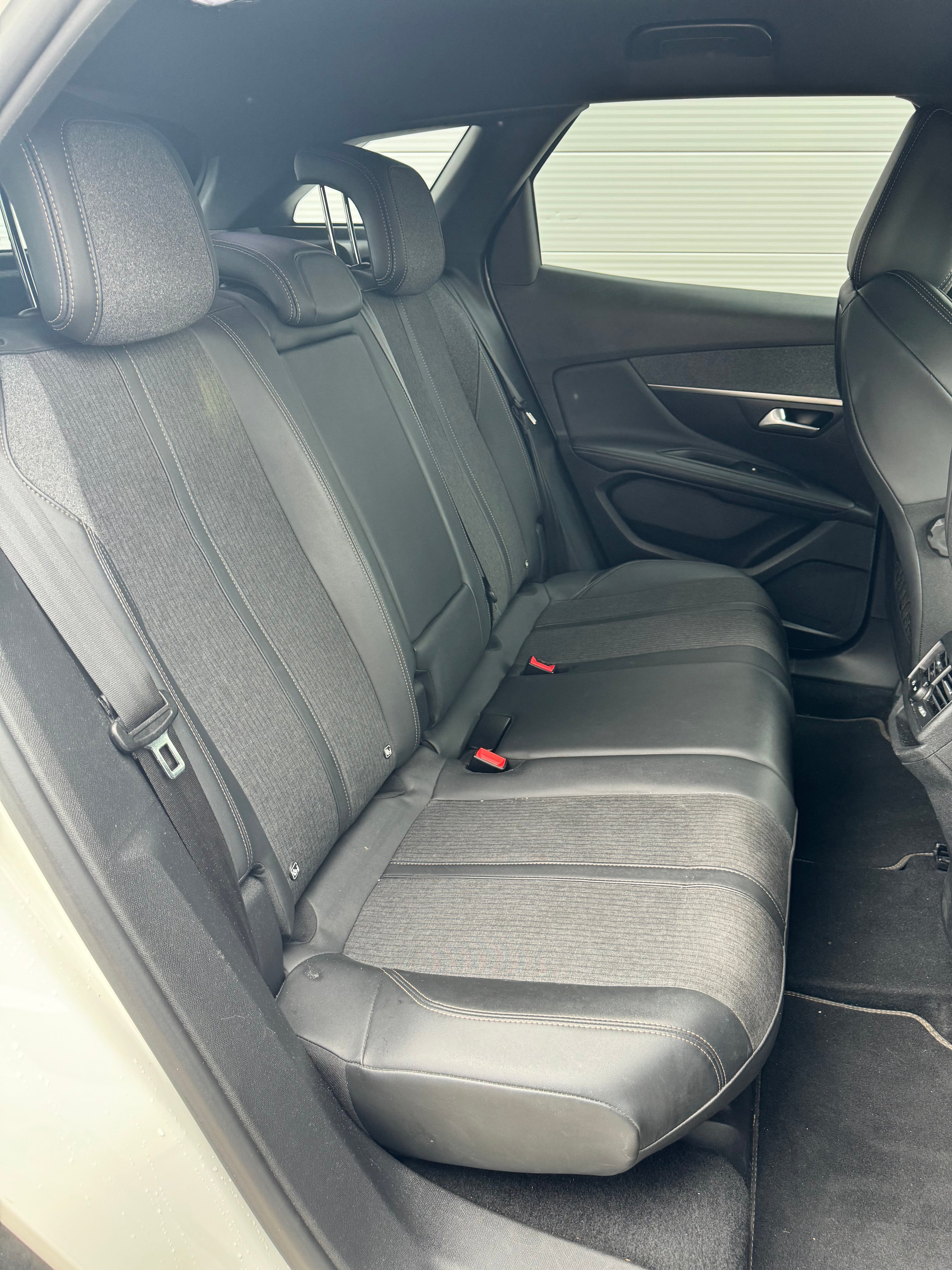 Peugeot 3008 1.6 180CH GT Line EAT8 Peugeot 3008 1.6 180CH GT Line EAT8