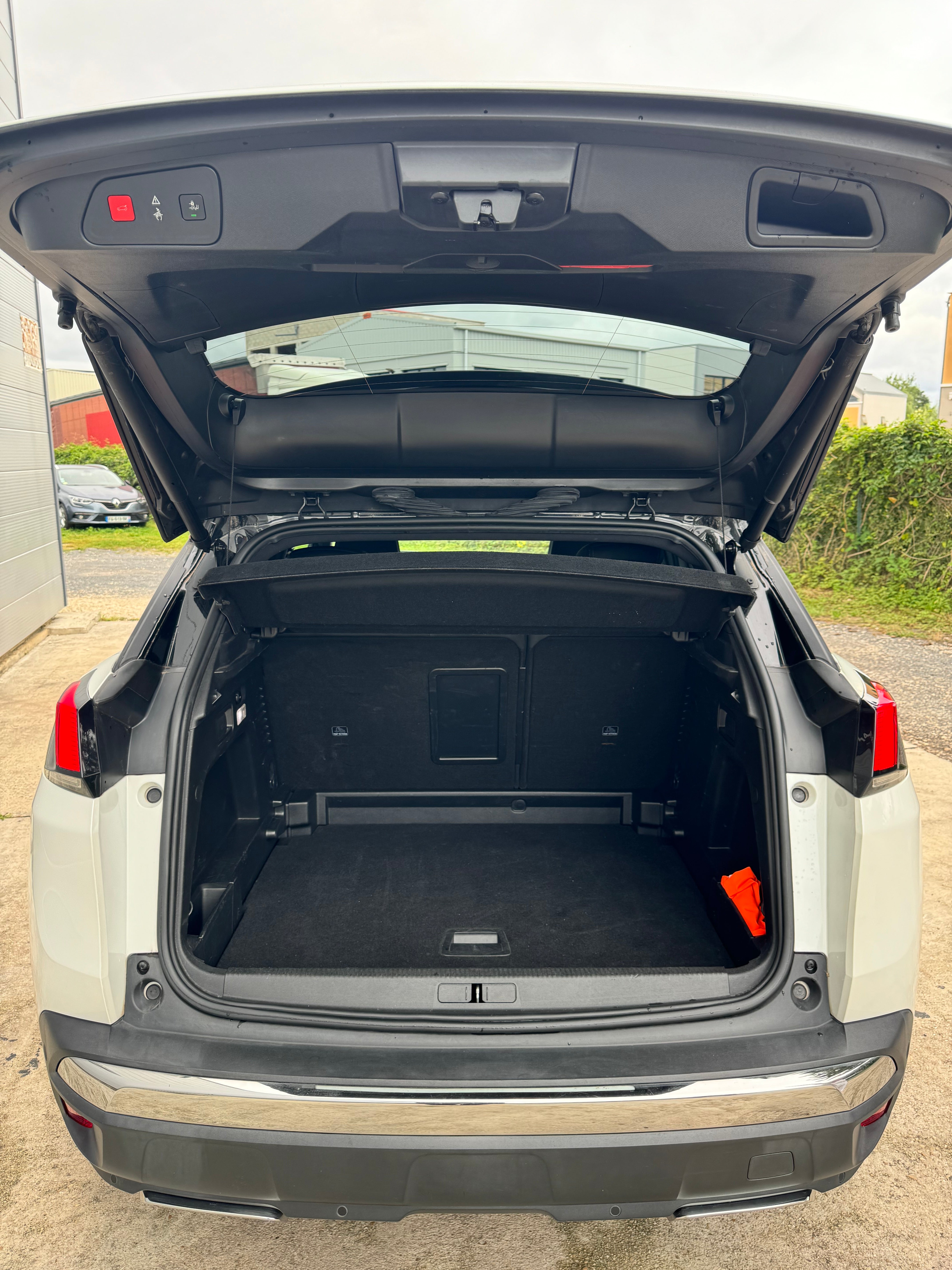 Peugeot 3008 1.6 180CH GT Line EAT8 Peugeot 3008 1.6 180CH GT Line EAT8