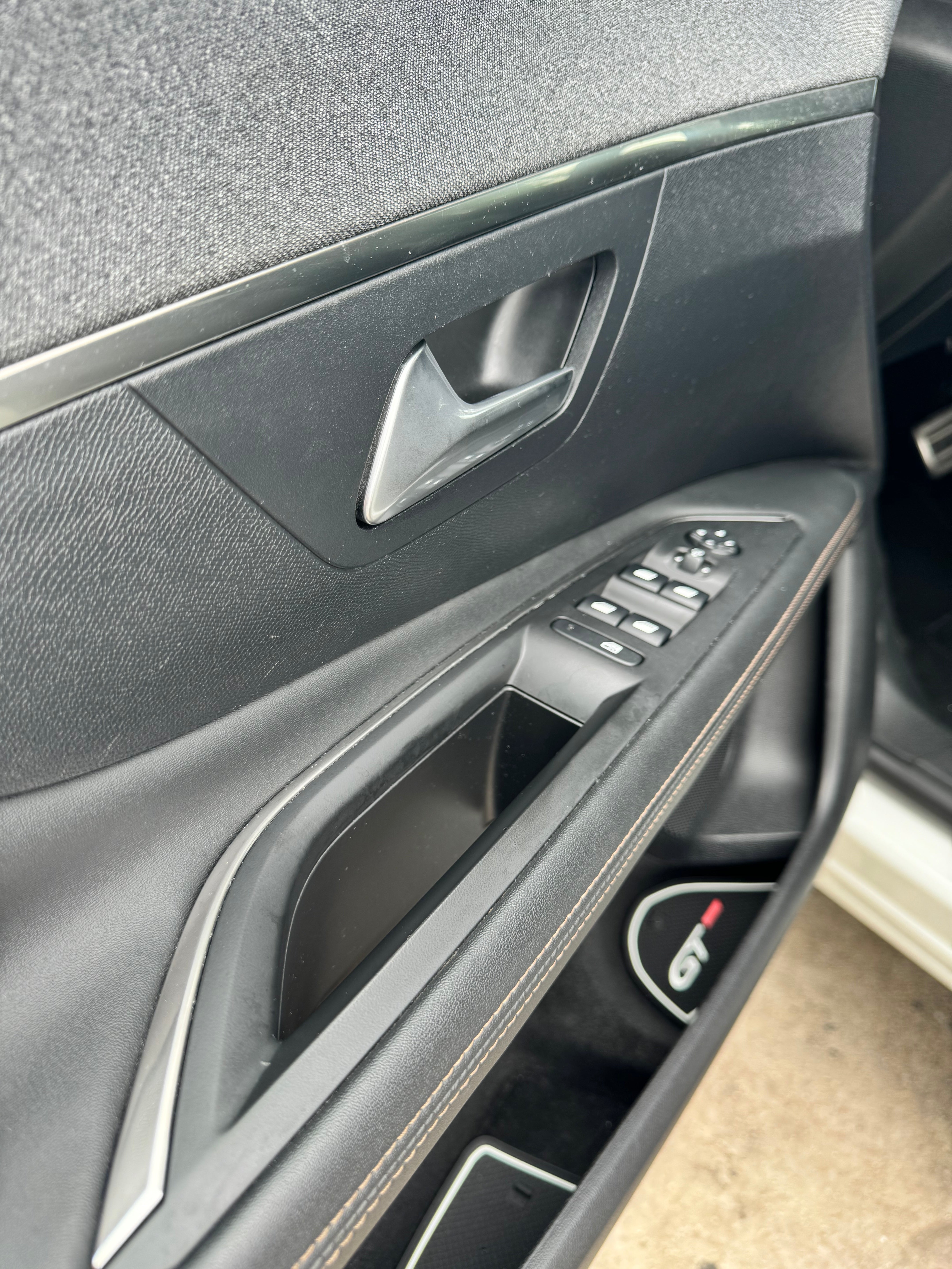 Peugeot 3008 1.6 180CH GT Line EAT8 Peugeot 3008 1.6 180CH GT Line EAT8