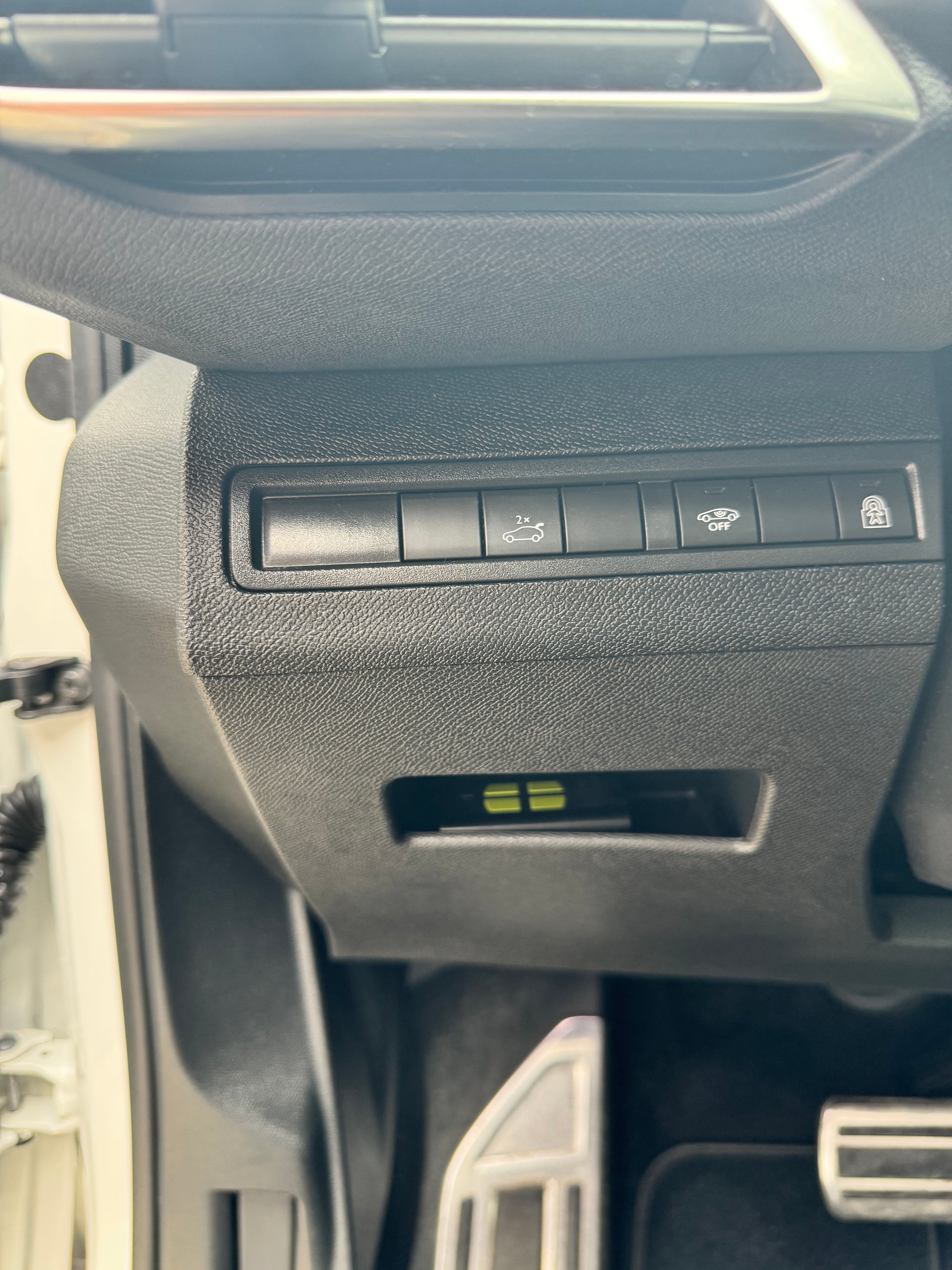 Peugeot 3008 1.6 180CH GT Line EAT8 Peugeot 3008 1.6 180CH GT Line EAT8