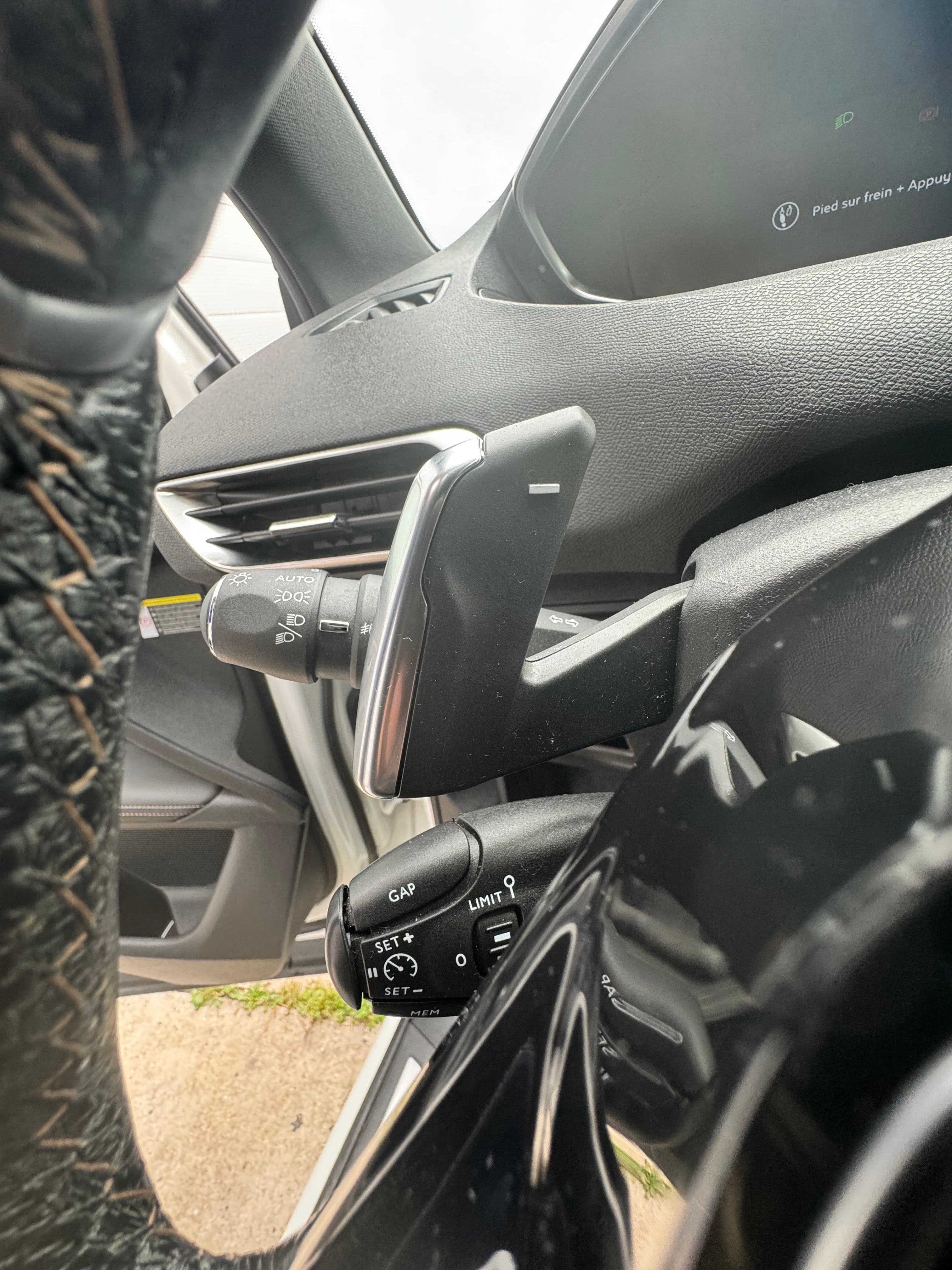 Peugeot 3008 1.6 180CH GT Line EAT8 Peugeot 3008 1.6 180CH GT Line EAT8