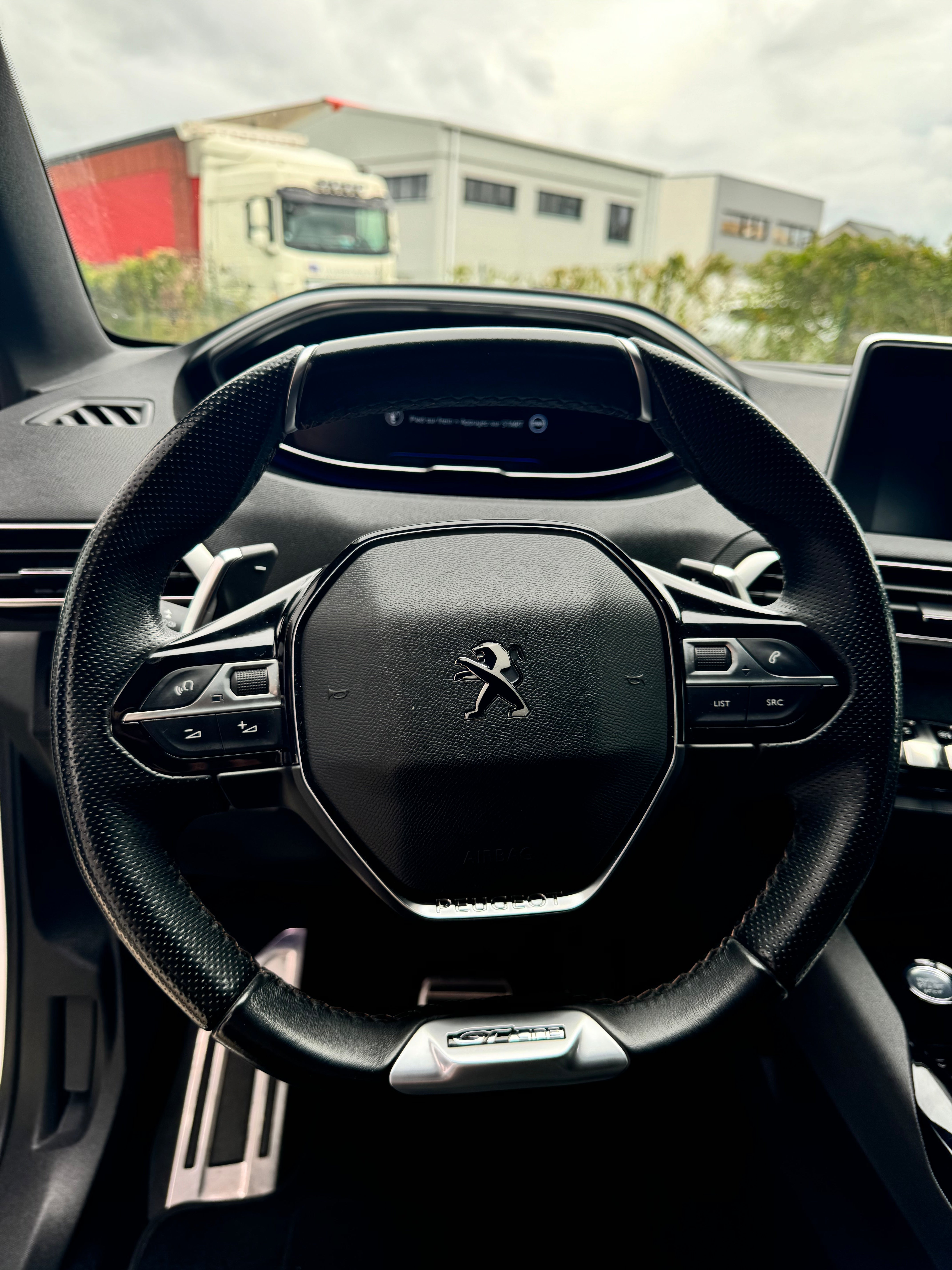 Peugeot 3008 1.6 180CH GT Line EAT8 Peugeot 3008 1.6 180CH GT Line EAT8